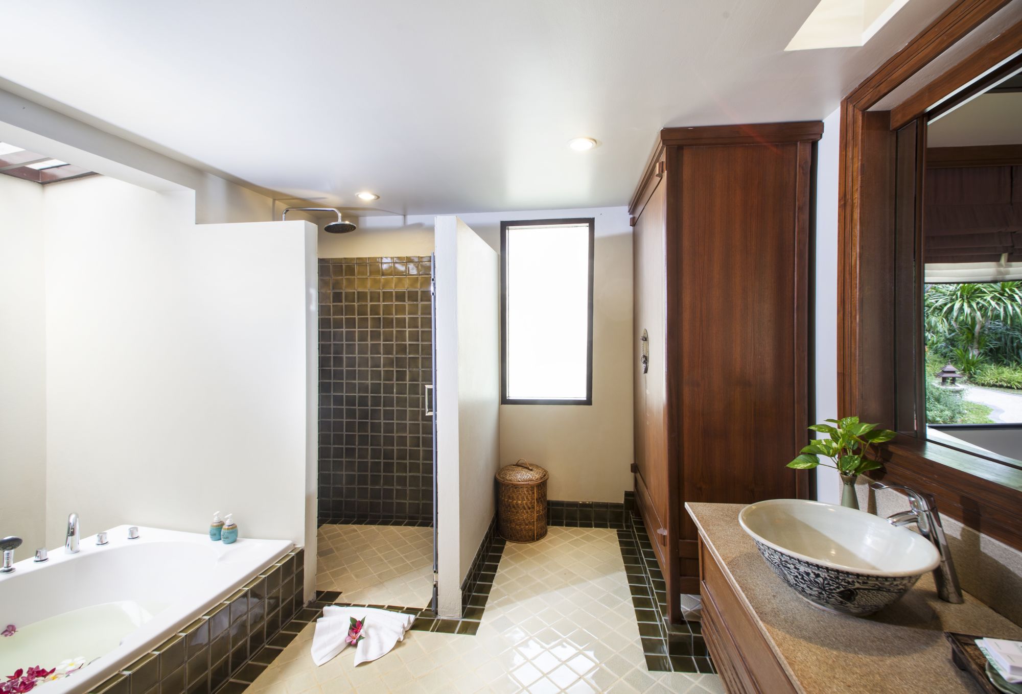 Fair House Beach Resort & Hotel à Ko Samui: Deluxe Bungalow | Bathroom