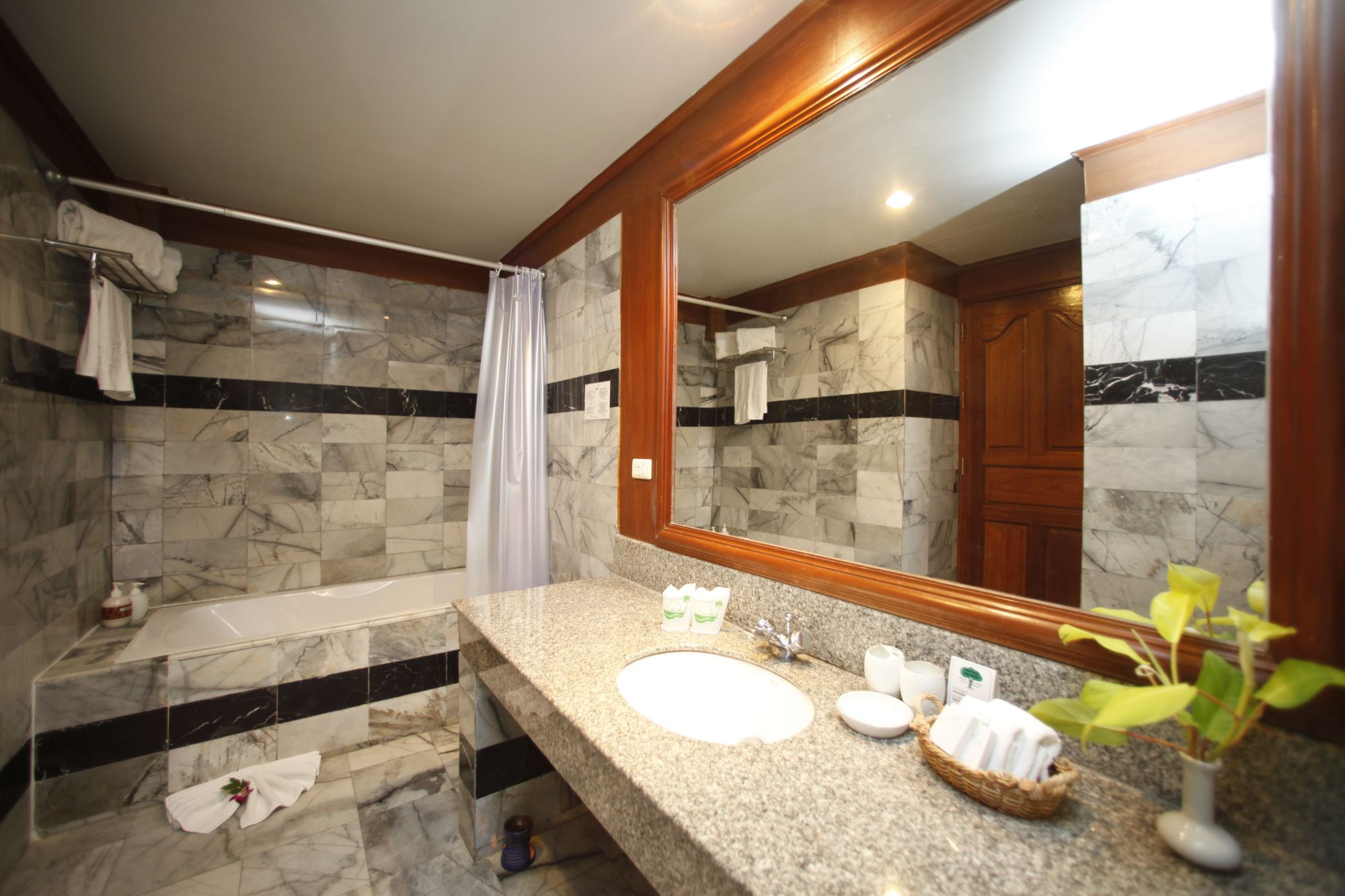 Fair House Beach Resort & Hotel à Ko Samui: Grand Deluxe | Bathroom