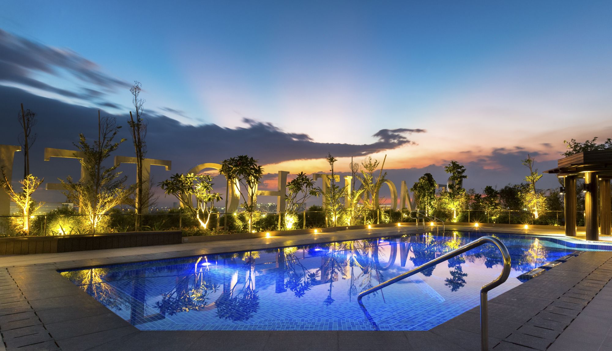 Belmont in Manila: Swimming Pool