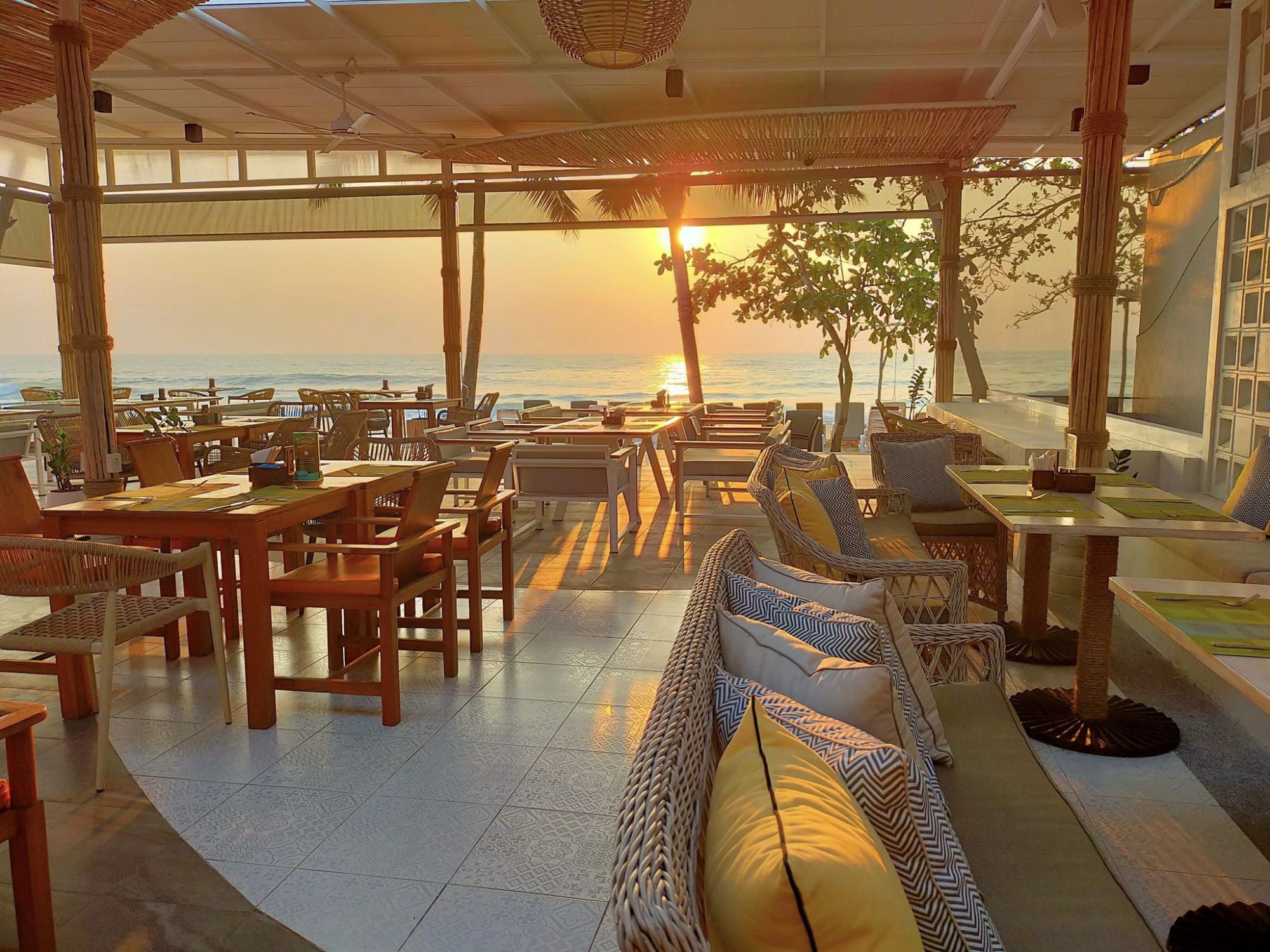 Fair House Beach Resort & Hotel à Ko Samui: Yellow Beach Bar & Restaurant