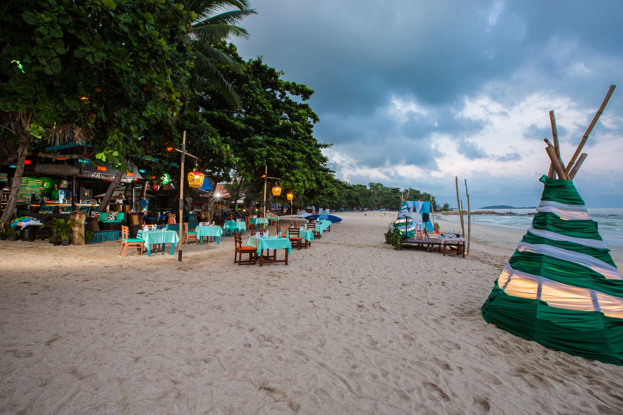Fair House Beach Resort & Hotel à Ko Samui: Dining at the beach