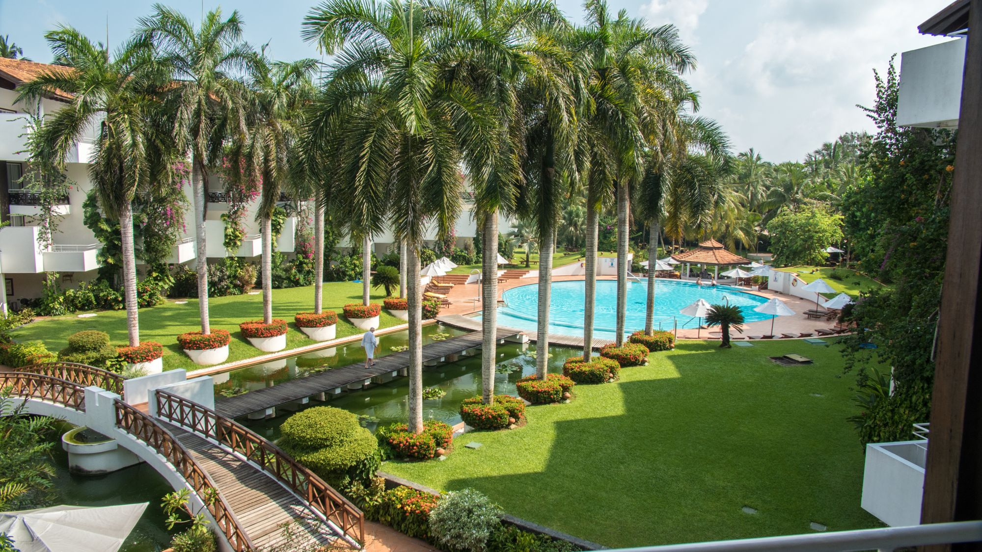 Lanka Princess Ayurveda Hotel à Beruwela: View Pool and Garden