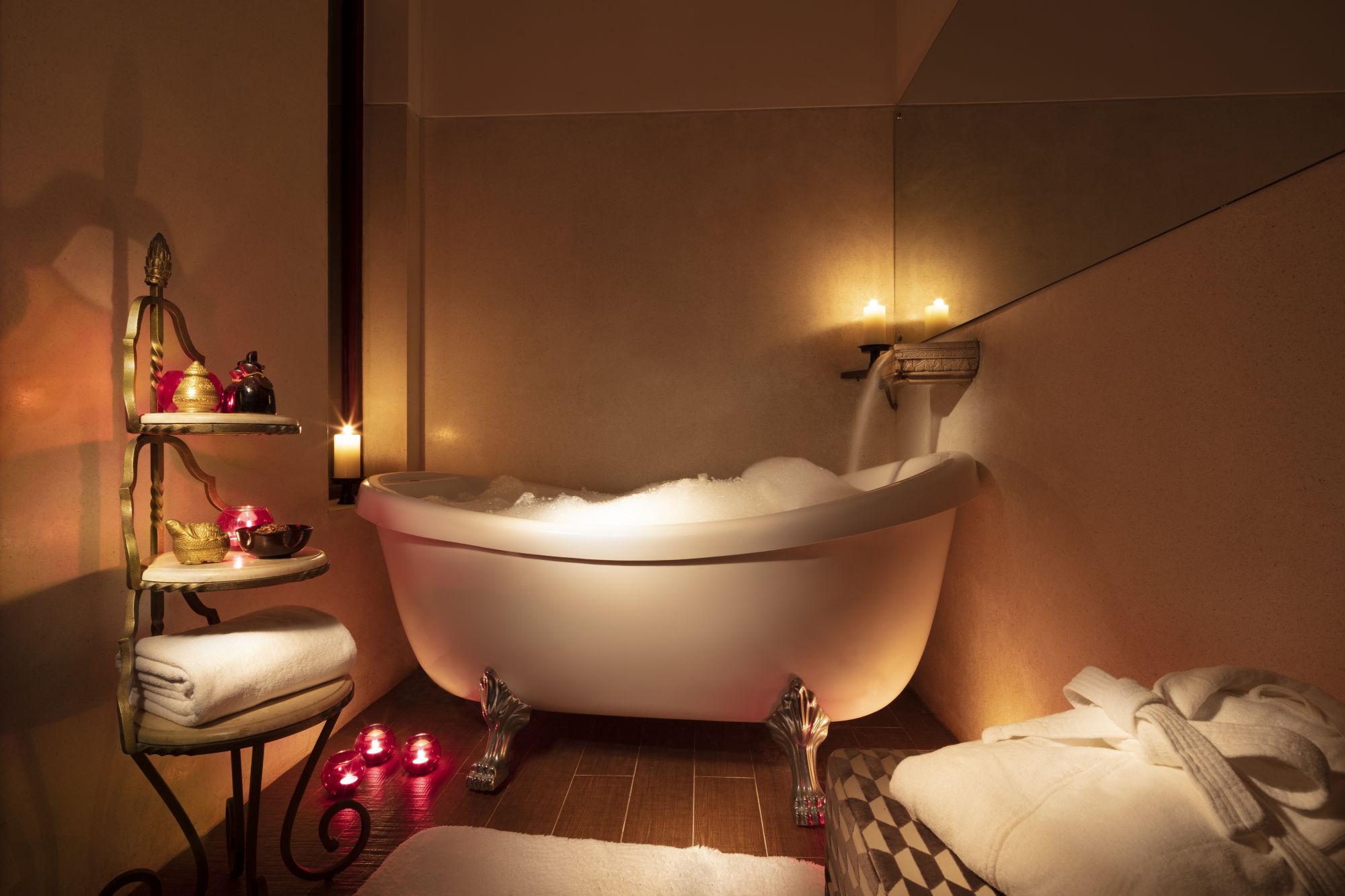 Anantara Angkor Resort in Siem Reap: Premier Suite | Bathtub