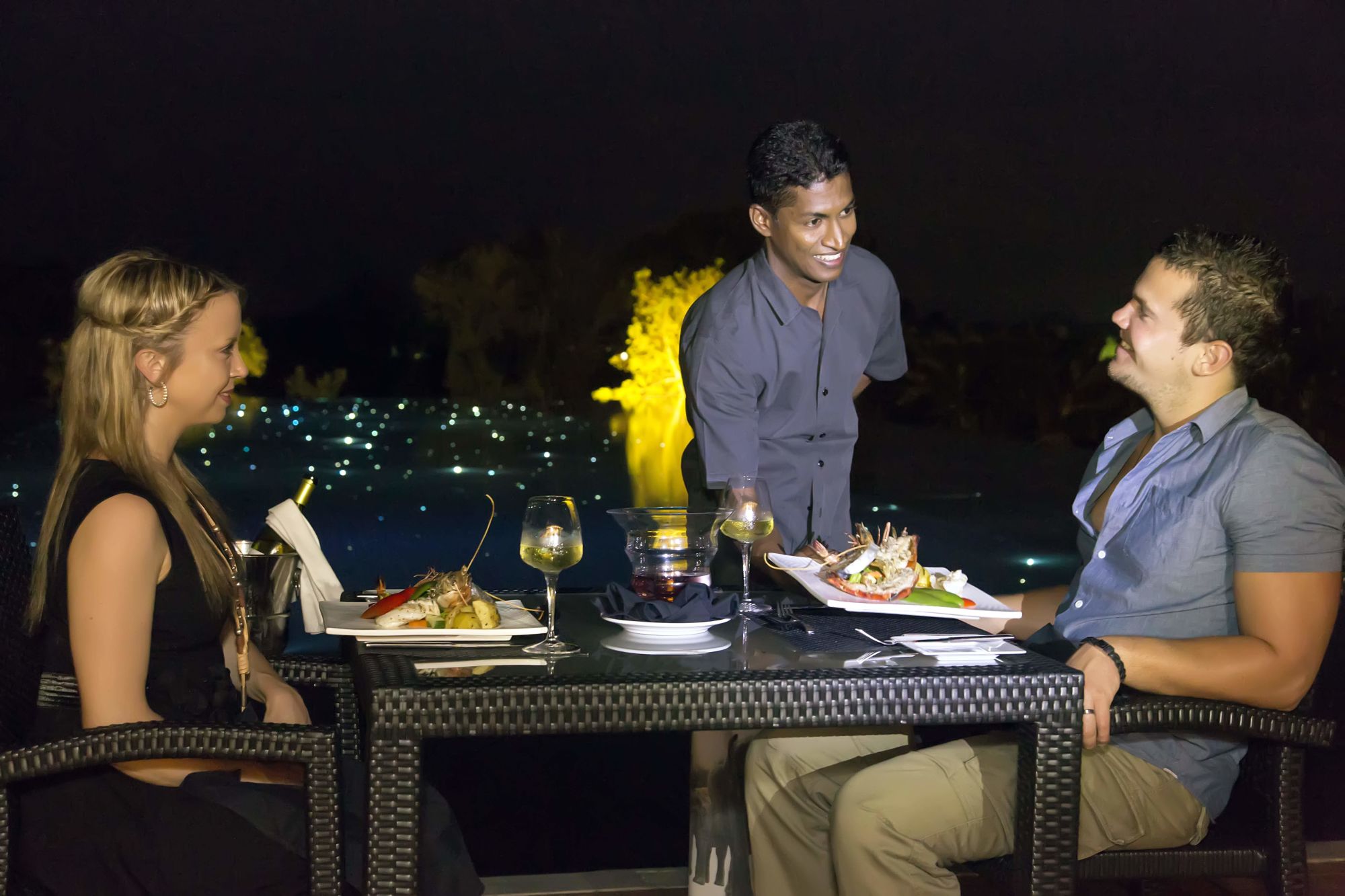 Aliya Resort & Spa à Sigiriya: Dining on pool deck