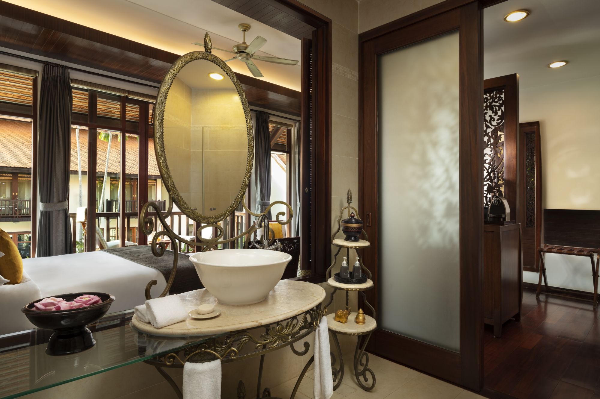 Anantara Angkor Resort in Siem Reap: Suite | Bathroom
