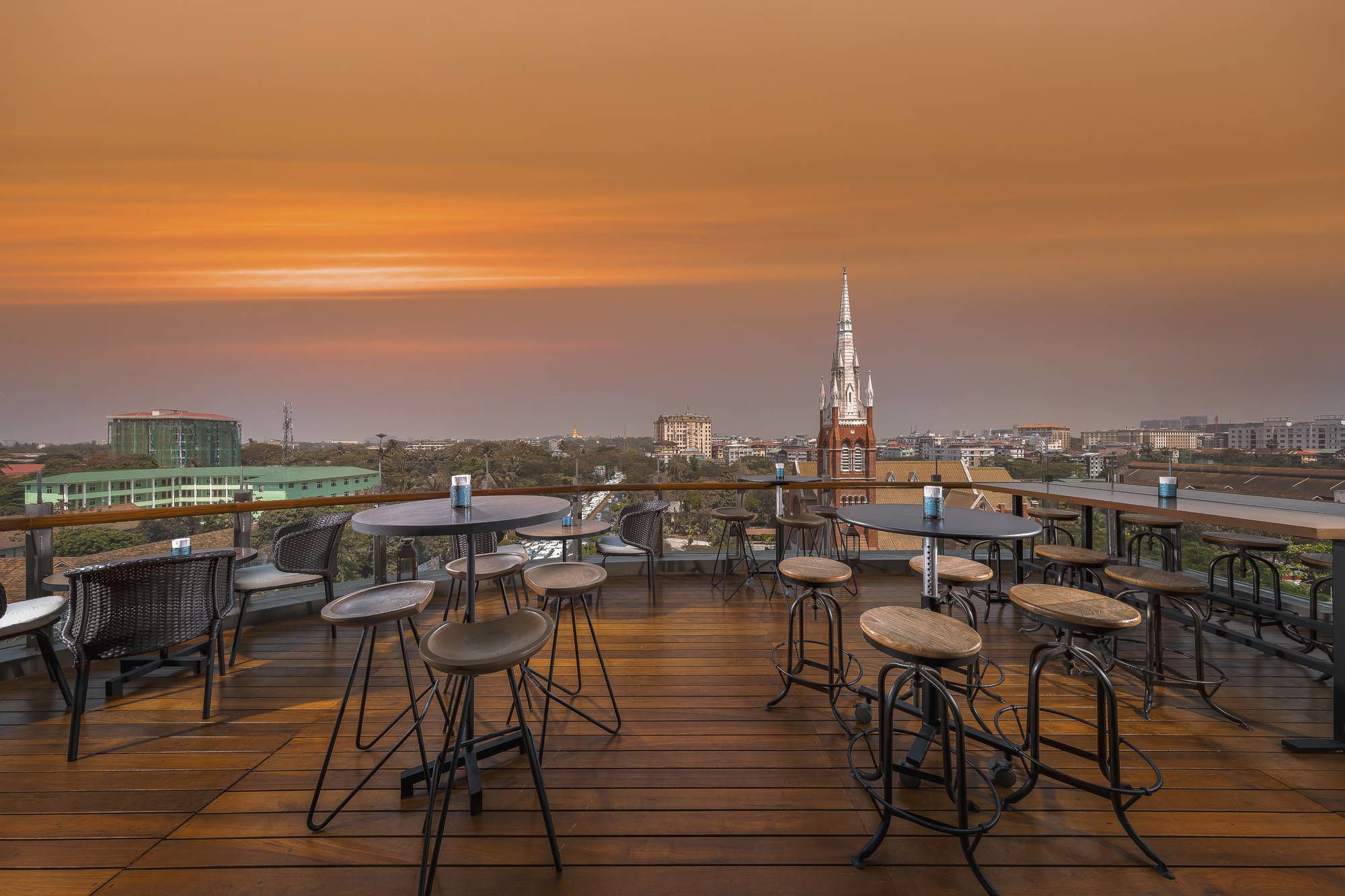Pan Pacific Yangon:  Teak Bar
