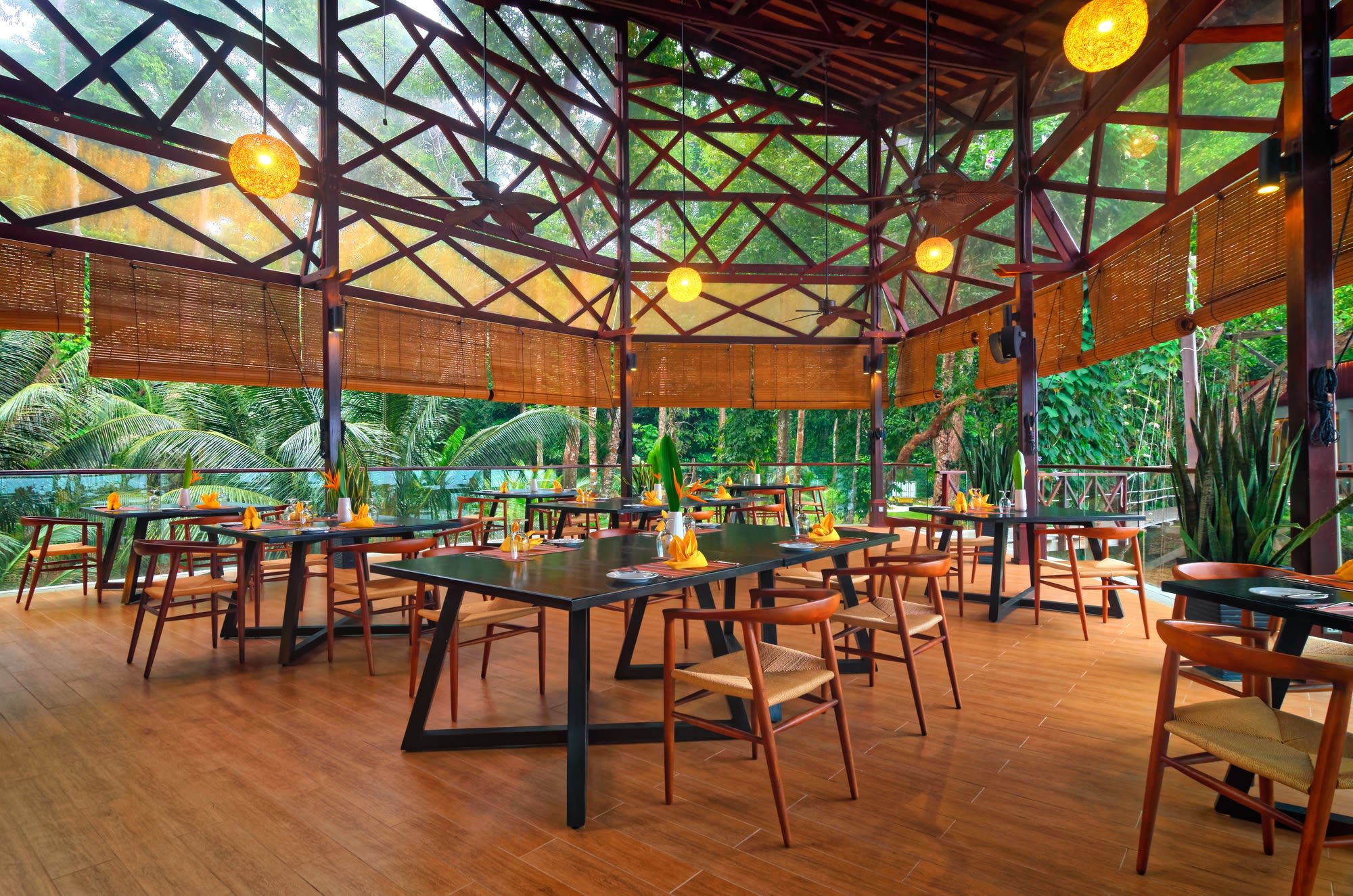 Borneo Eagle Resort in Kota Kinabalu: The Eagles Nest Restaurant