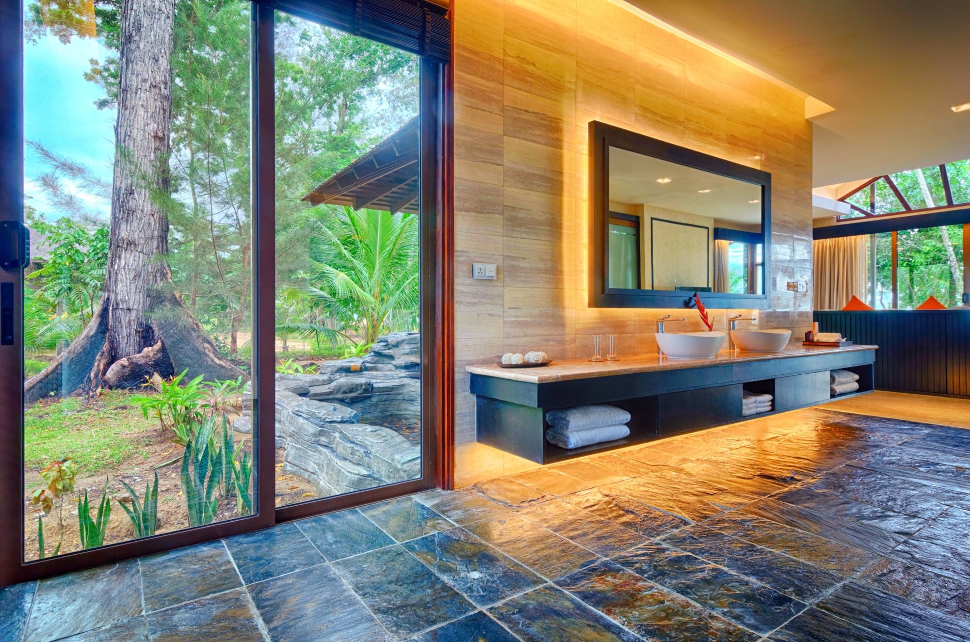 Borneo Eagle Resort in Kota Kinabalu: Coral Villa | Bathroom