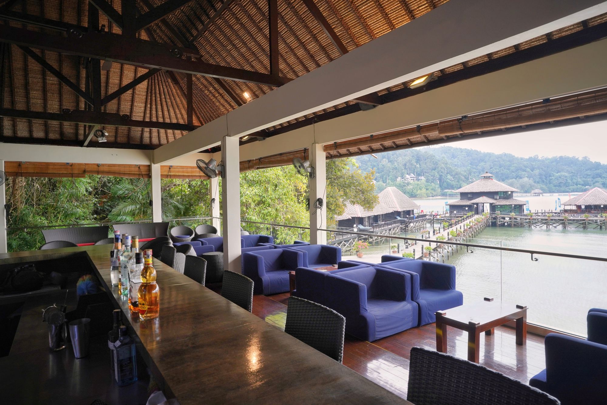 Gayana Marine Resort à Kota Kinabalu: Latitude Bar