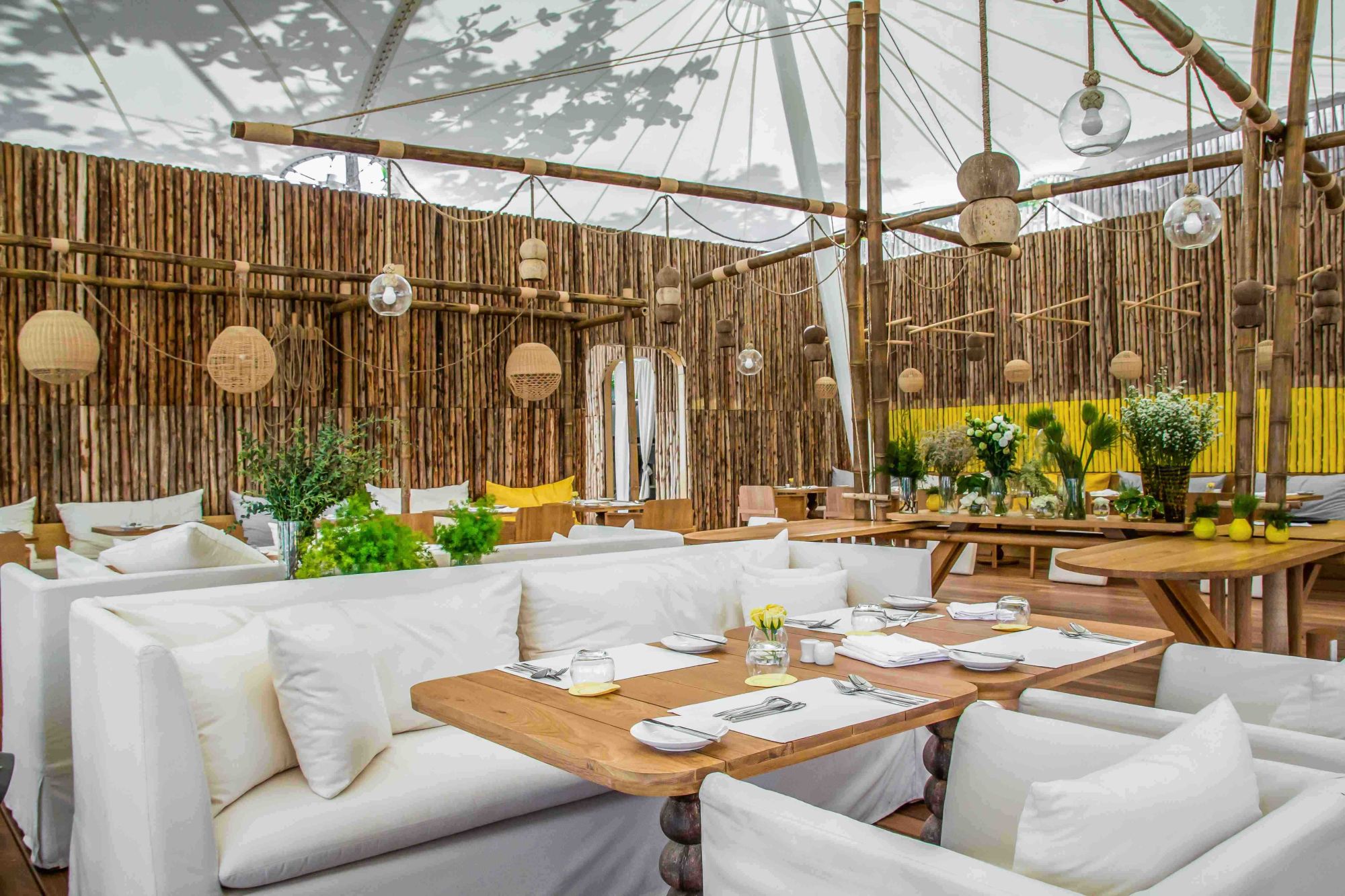 SALA Samui Chaweng Beach Resort à Ko Samui: The Tent Beachfront Restaurant & Bar