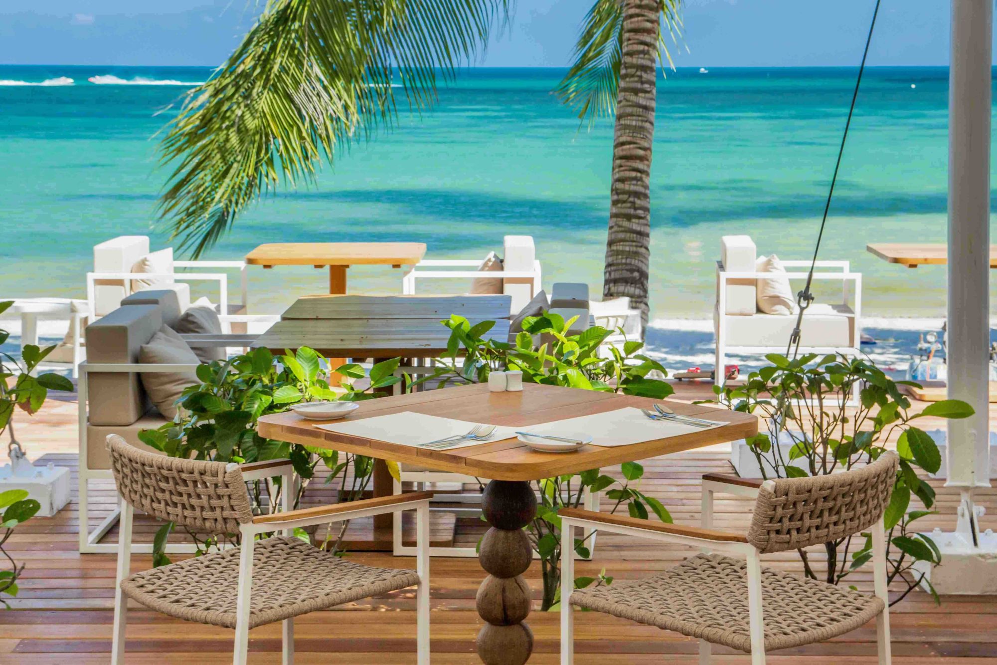 SALA Samui Chaweng Beach Resort à Ko Samui: The Tent Beachfront Restaurant & Bar