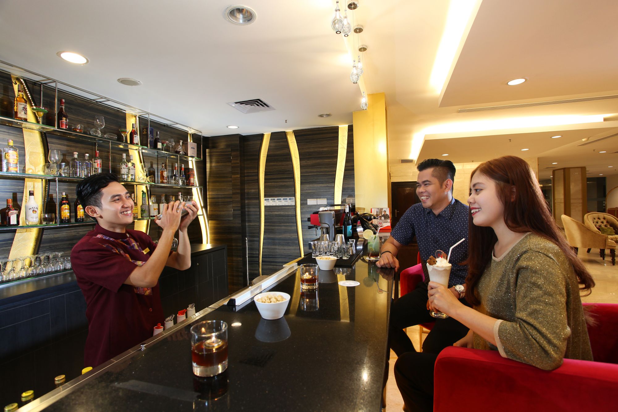 Swiss-Belhotel Makassar: LOUNGE BAR