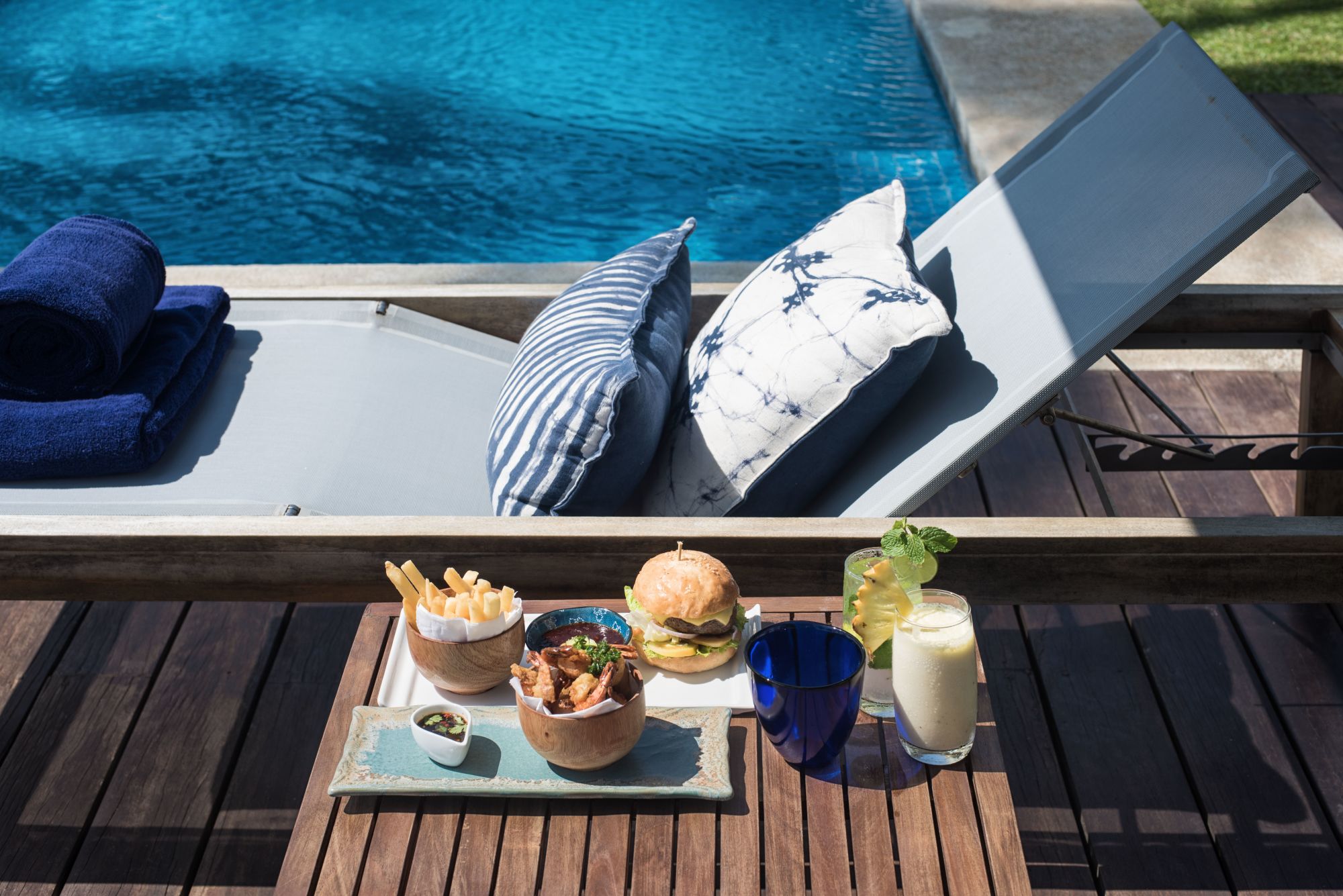 Kumu Beach in Balapitiya:  Food at the pool