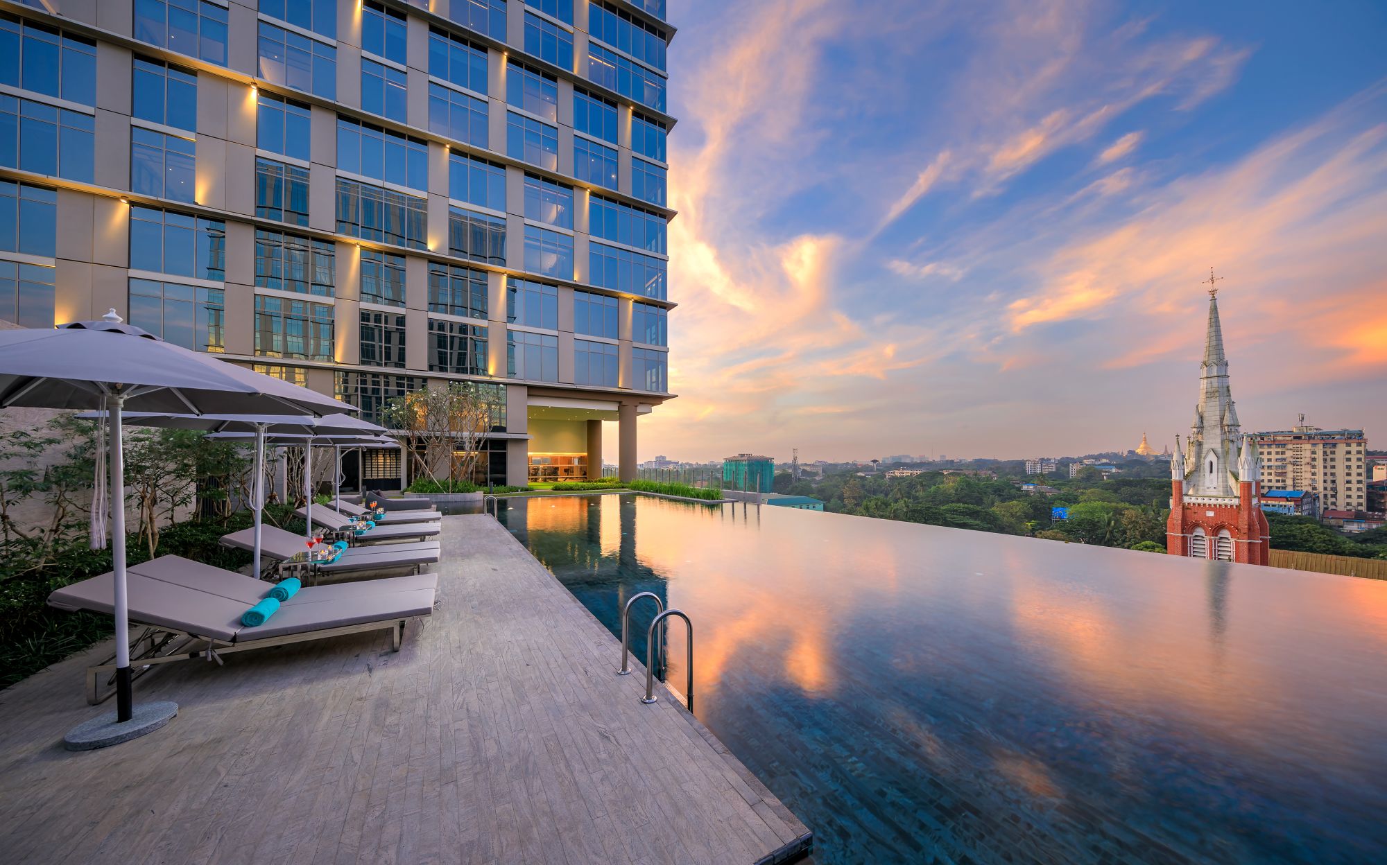 Pan Pacific Yangon:  Pool
