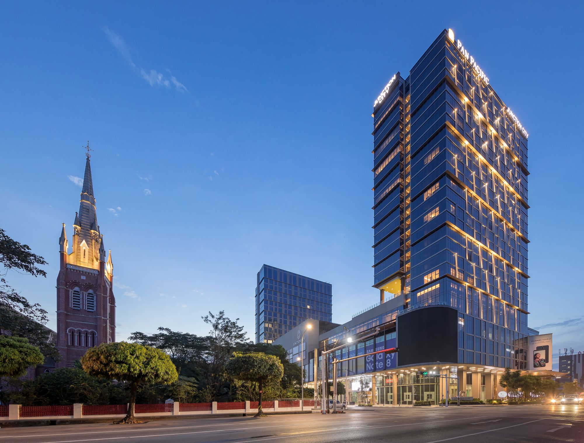 Pan Pacific Yangon:  Building