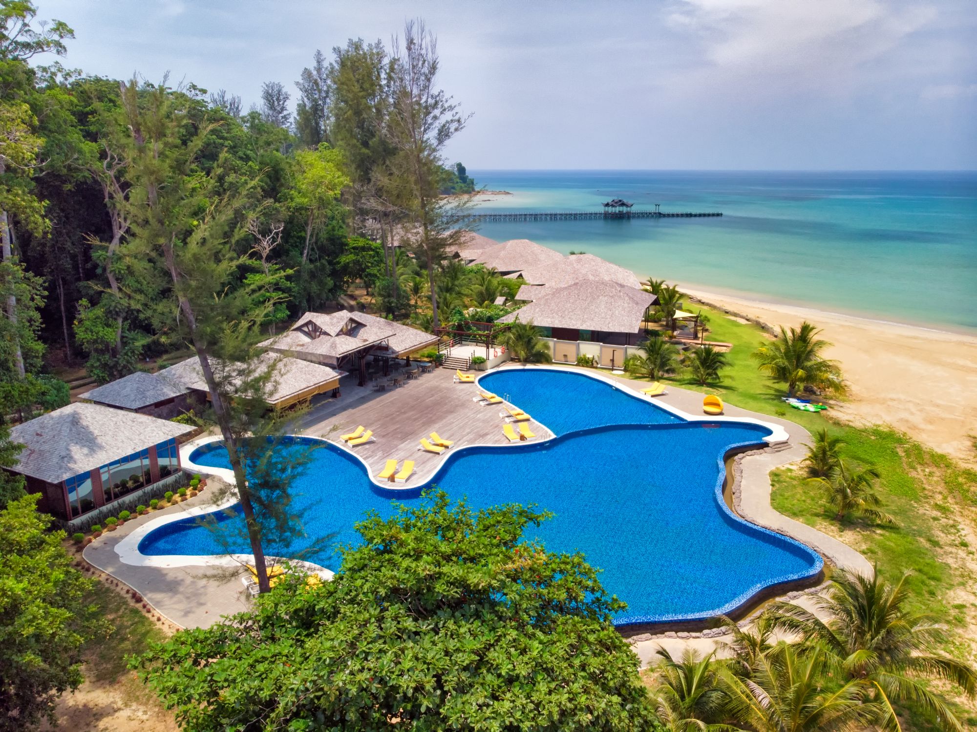 Borneo Eagle Resort in Kota Kinabalu: exterior: Aerial View