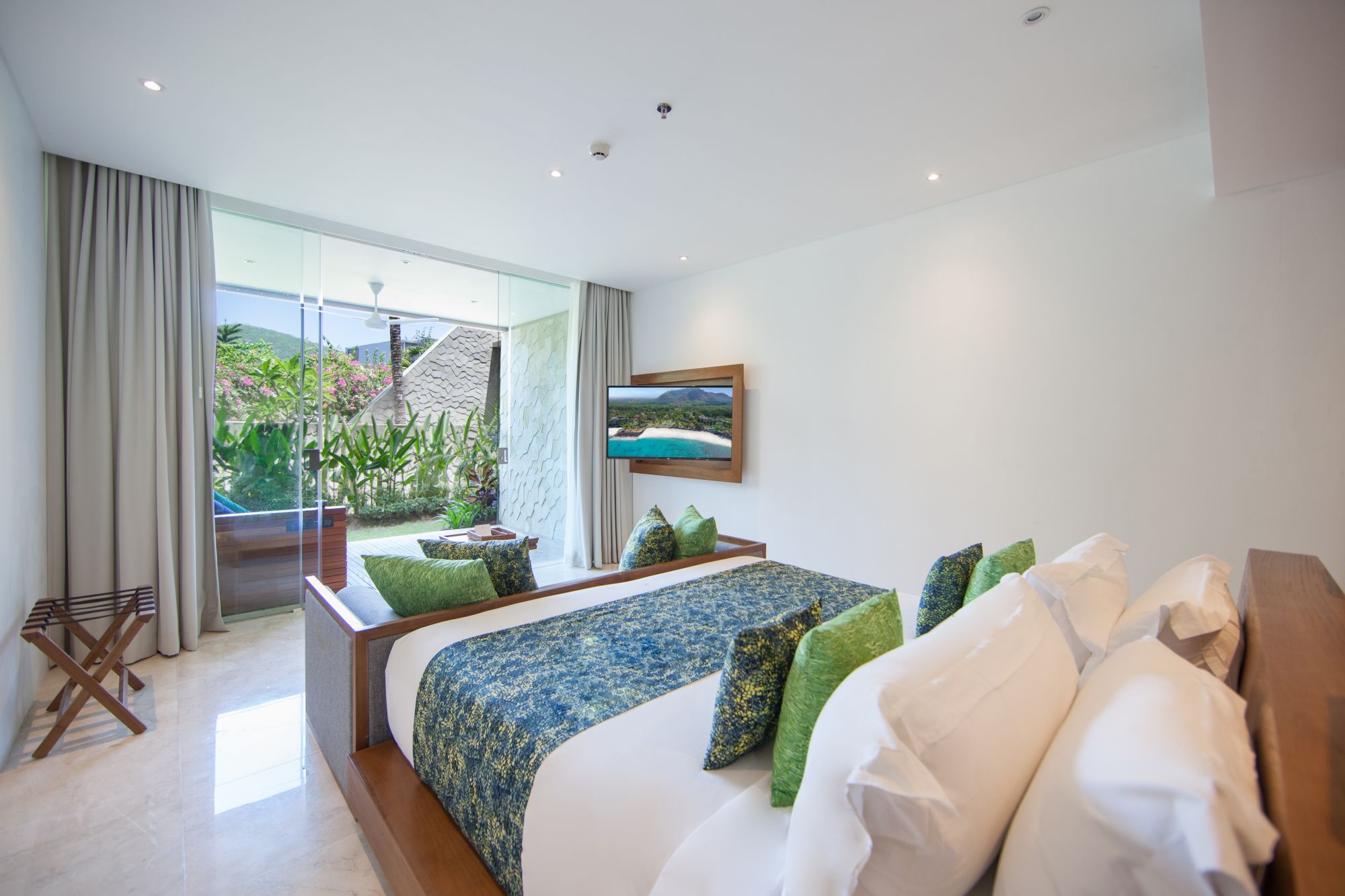 Candi Beach Resort & Spa in Ostbali:  Junior Suite Garden View