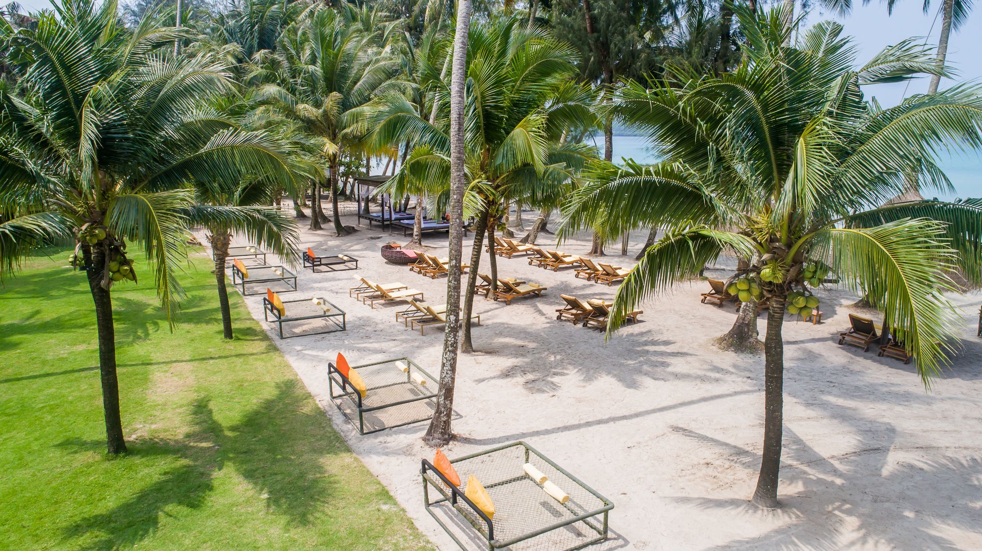 High Season Pool Villa & Spa in Ko Kood: Beach