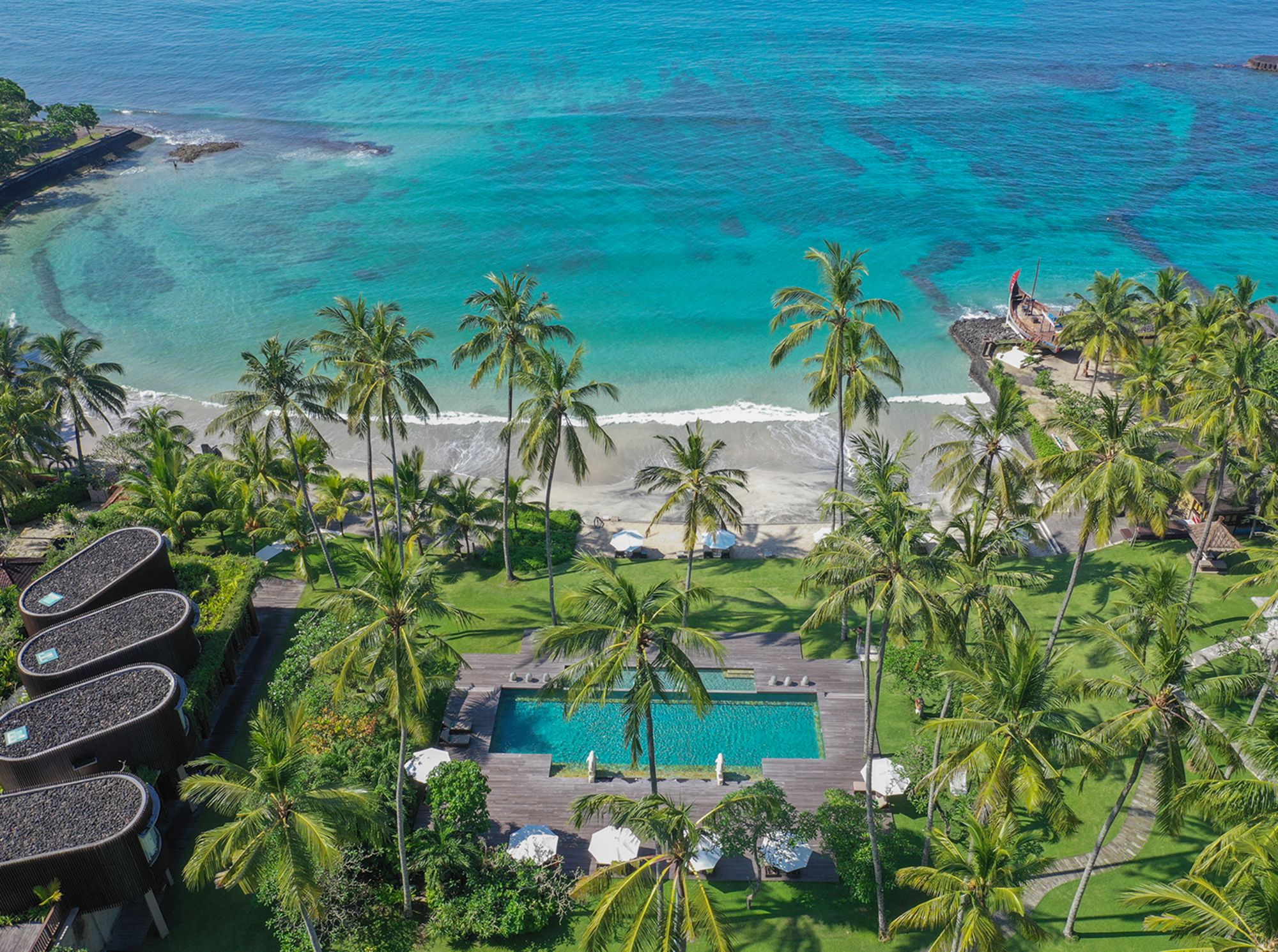 Candi Beach Resort & Spa in Ostbali:  Aerial view Infinity Swimming Pool