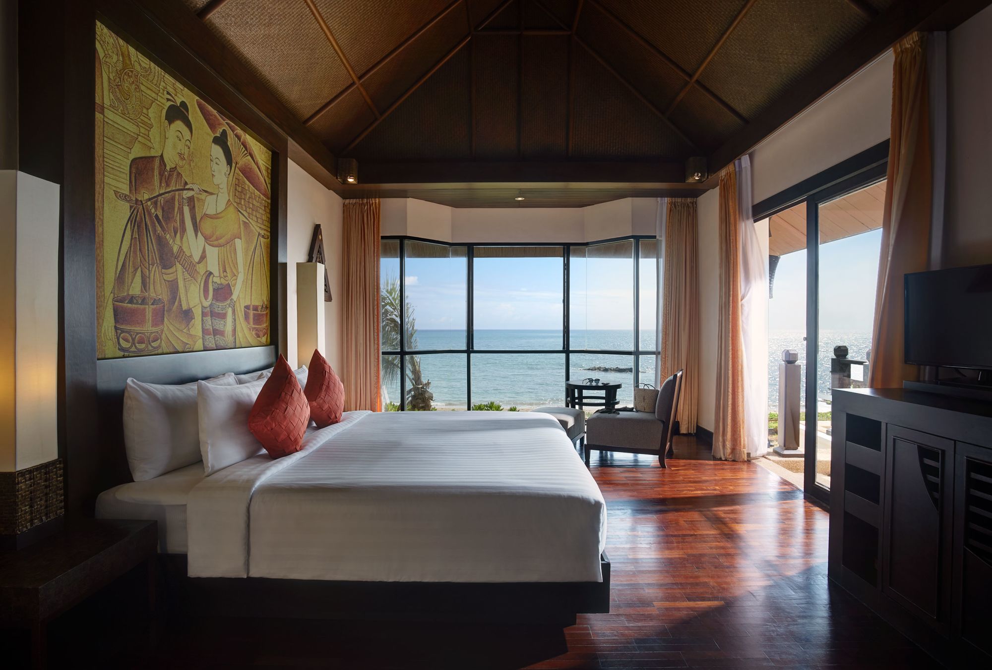 Rawi Warin Resort & Spa in Ko Lanta: Beachfront Pool Villa