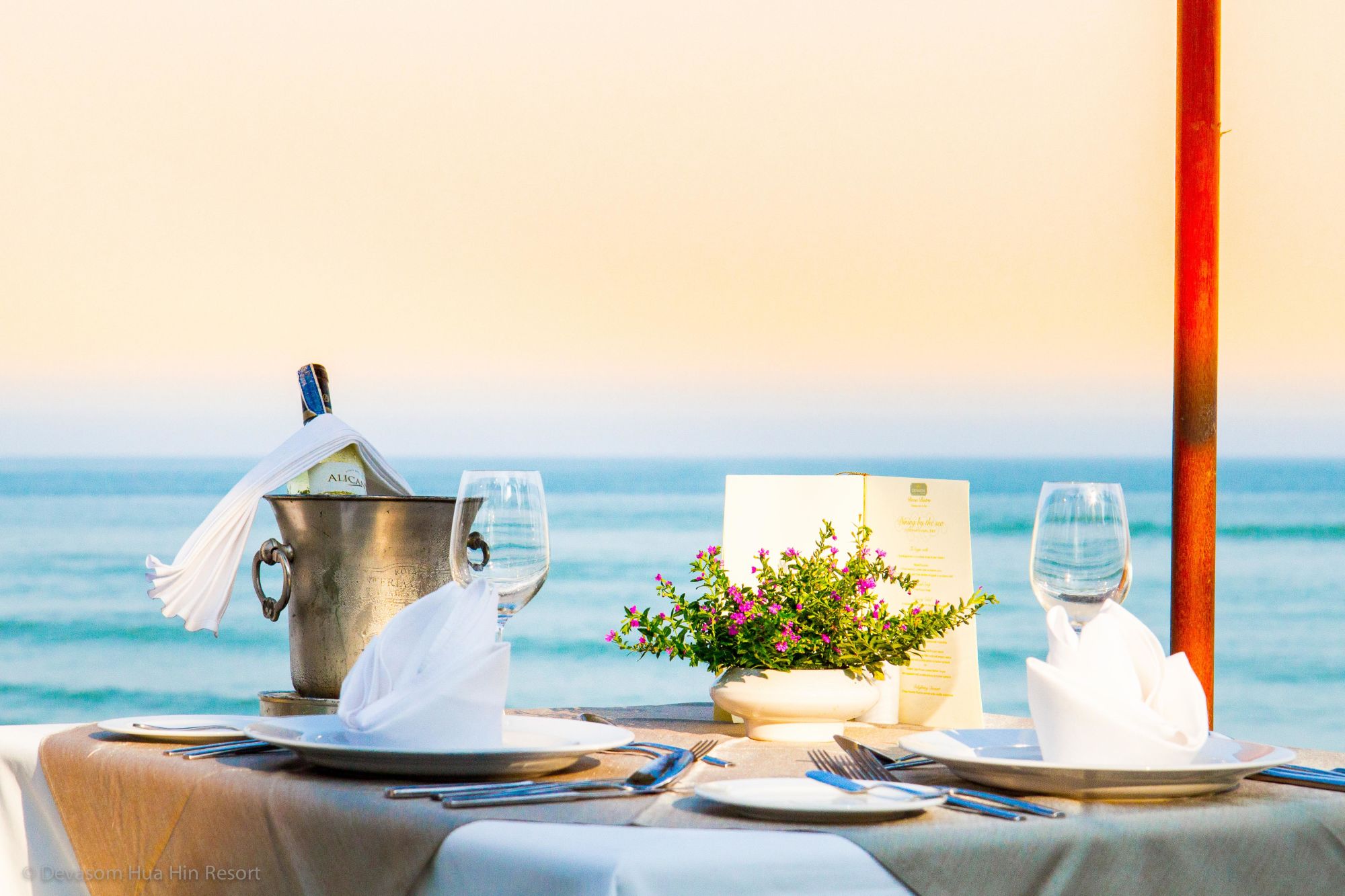 Devasom Hua Hin Resort: Restaurant Deva Bistro