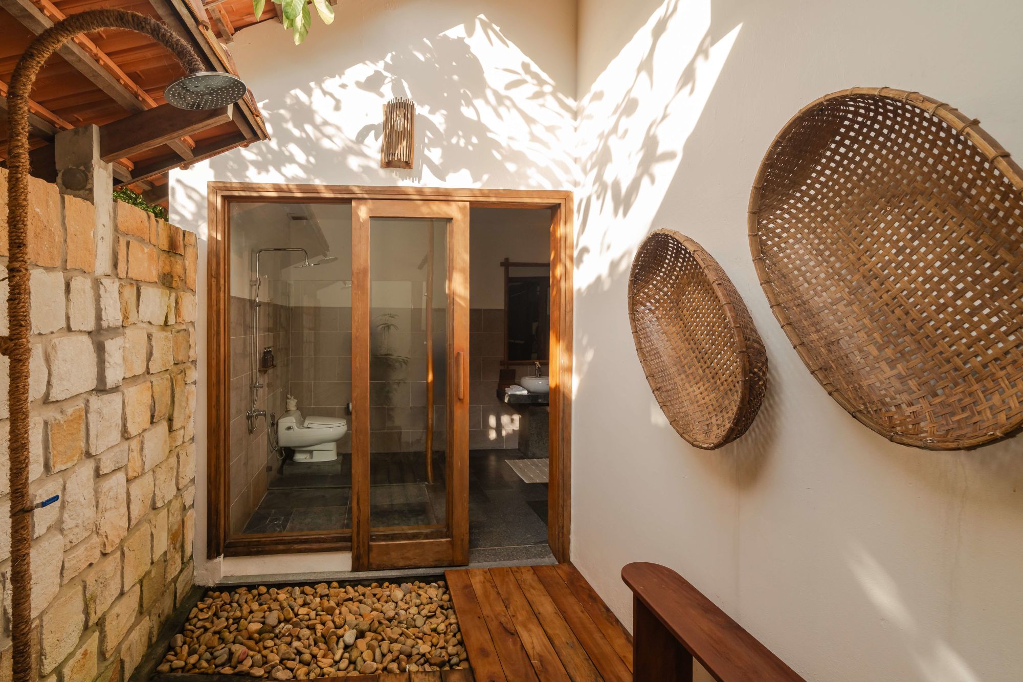 Green Bay Phu Quoc Resort & Spa: Hillside Pool Villa | Outdoor Shower and Bathroom