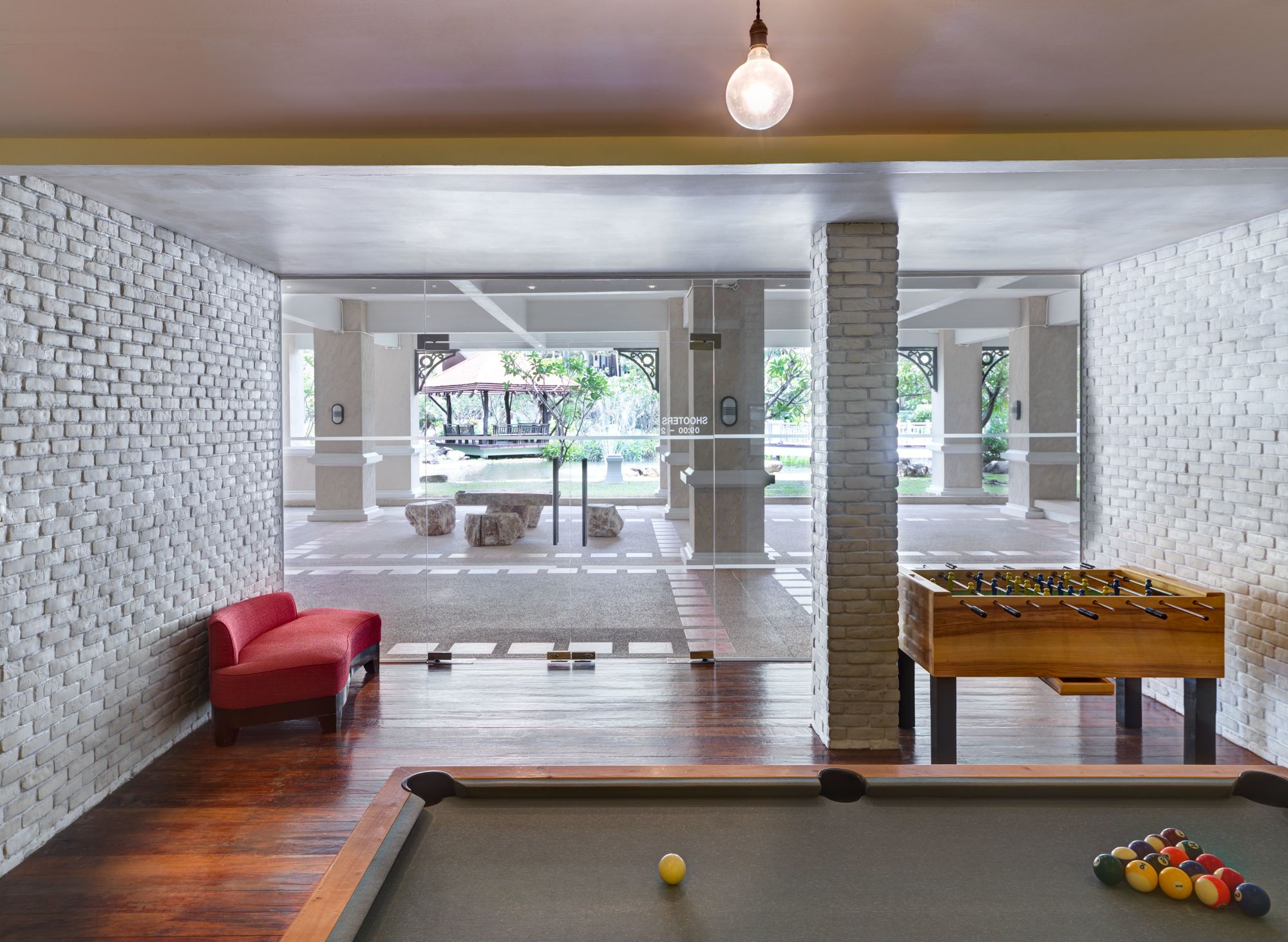 Rawi Warin Resort & Spa in Ko Lanta: Table Game Room