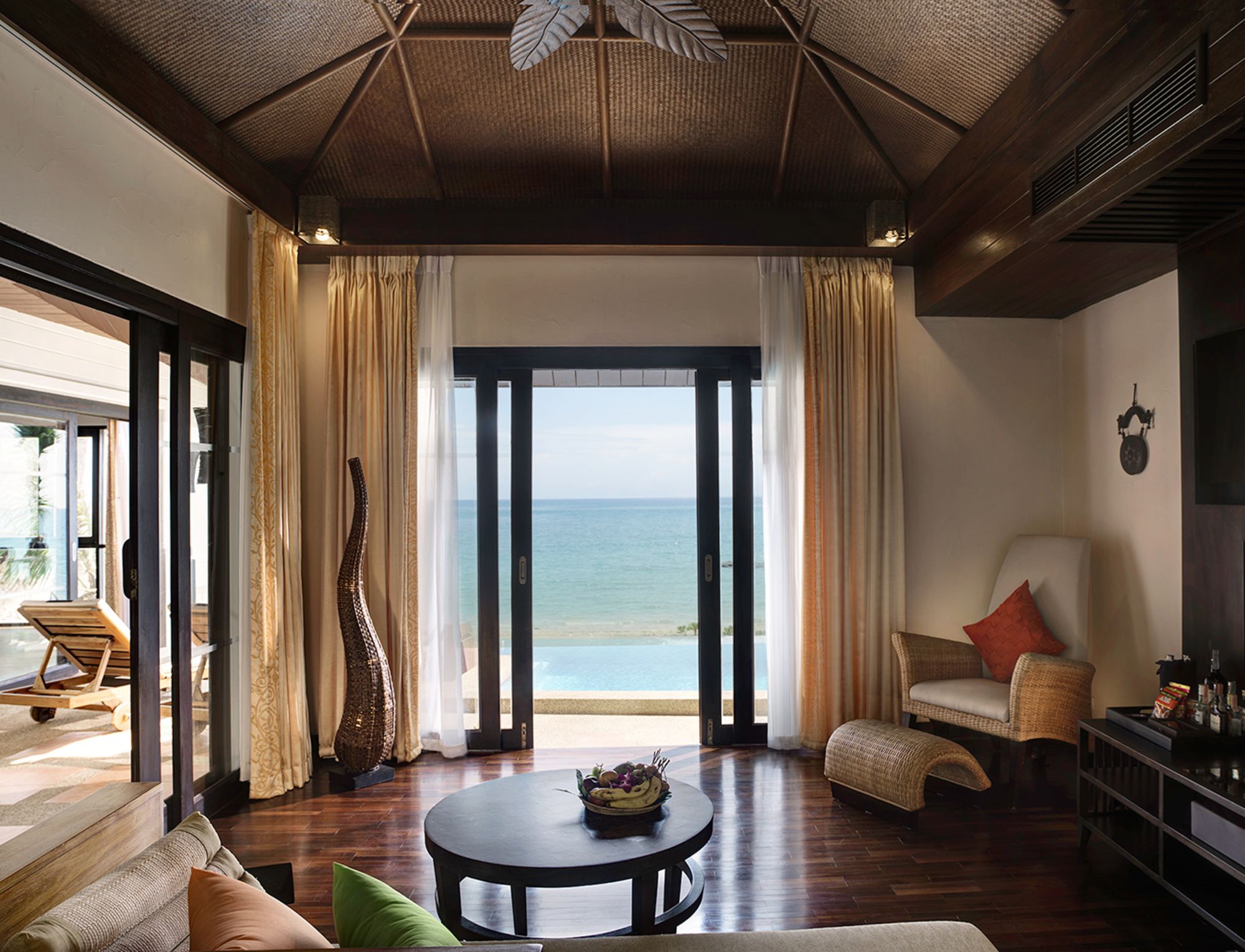 Rawi Warin Resort & Spa in Ko Lanta: Beachfront Pool Villa