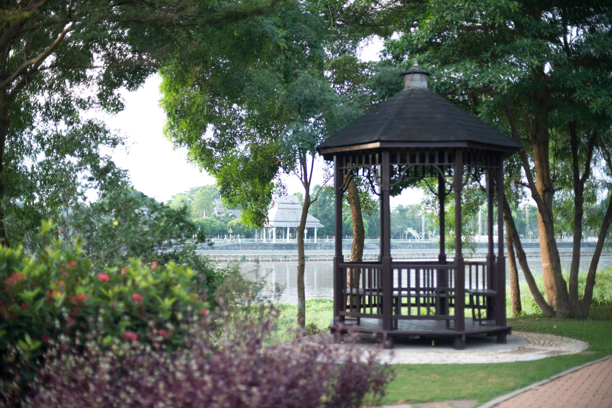 Imperial River House in Chiang Rai: Garden