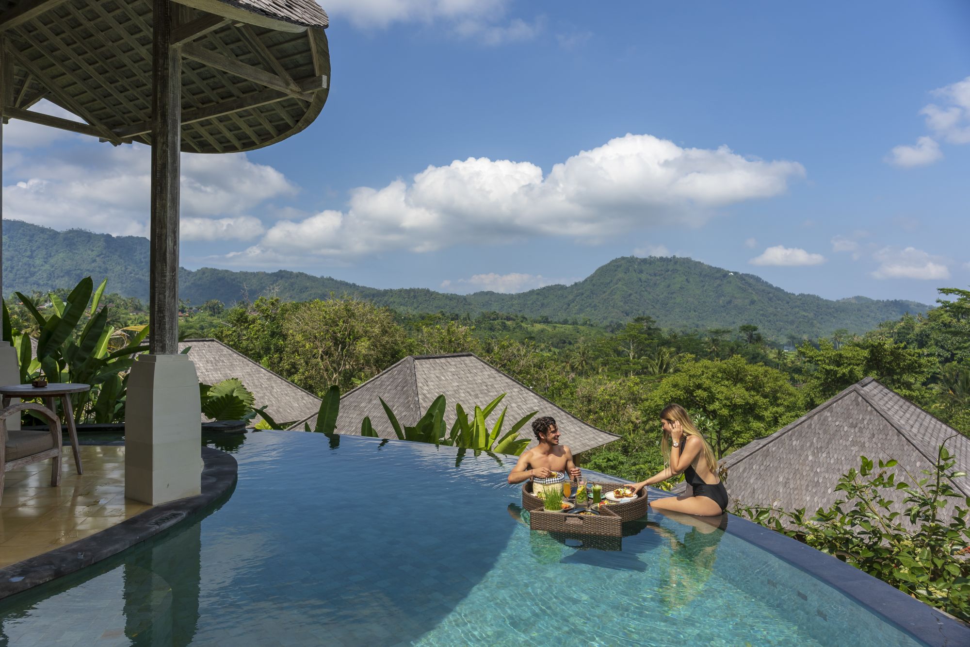 Wapa di Ume Sidemen in Ostbali: Floating breakfast at Pool Villa