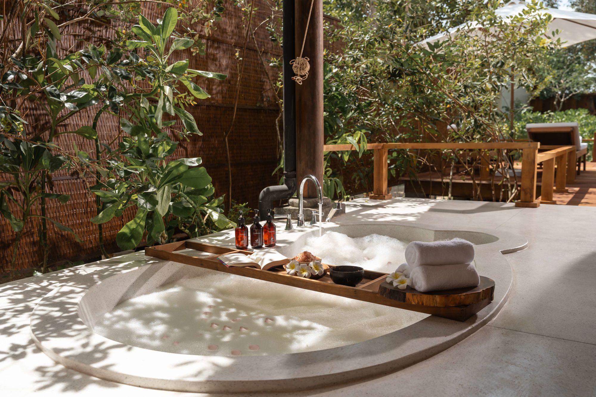 Green Bay Phu Quoc Resort & Spa: Green Pool Villa | Outdoor Bathtub