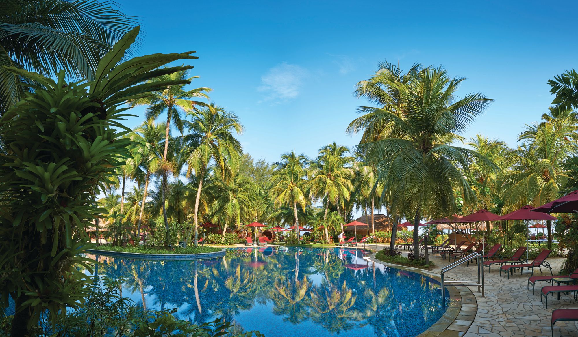 Parkroyal Penang Resort: Swimming Pool