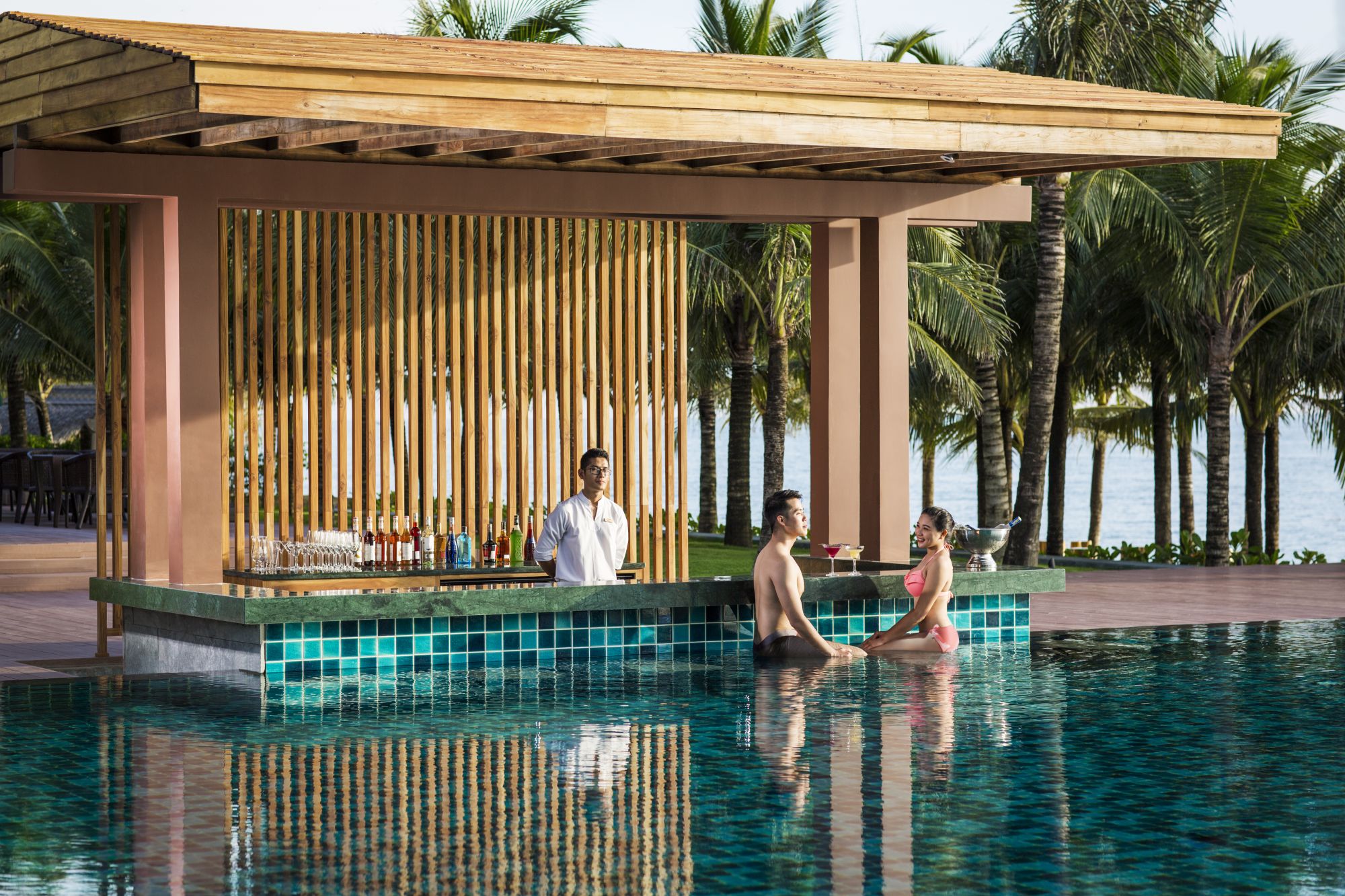 Dusit Princess Moonrise Beach Resort à Phu Quoc: Pool Bar