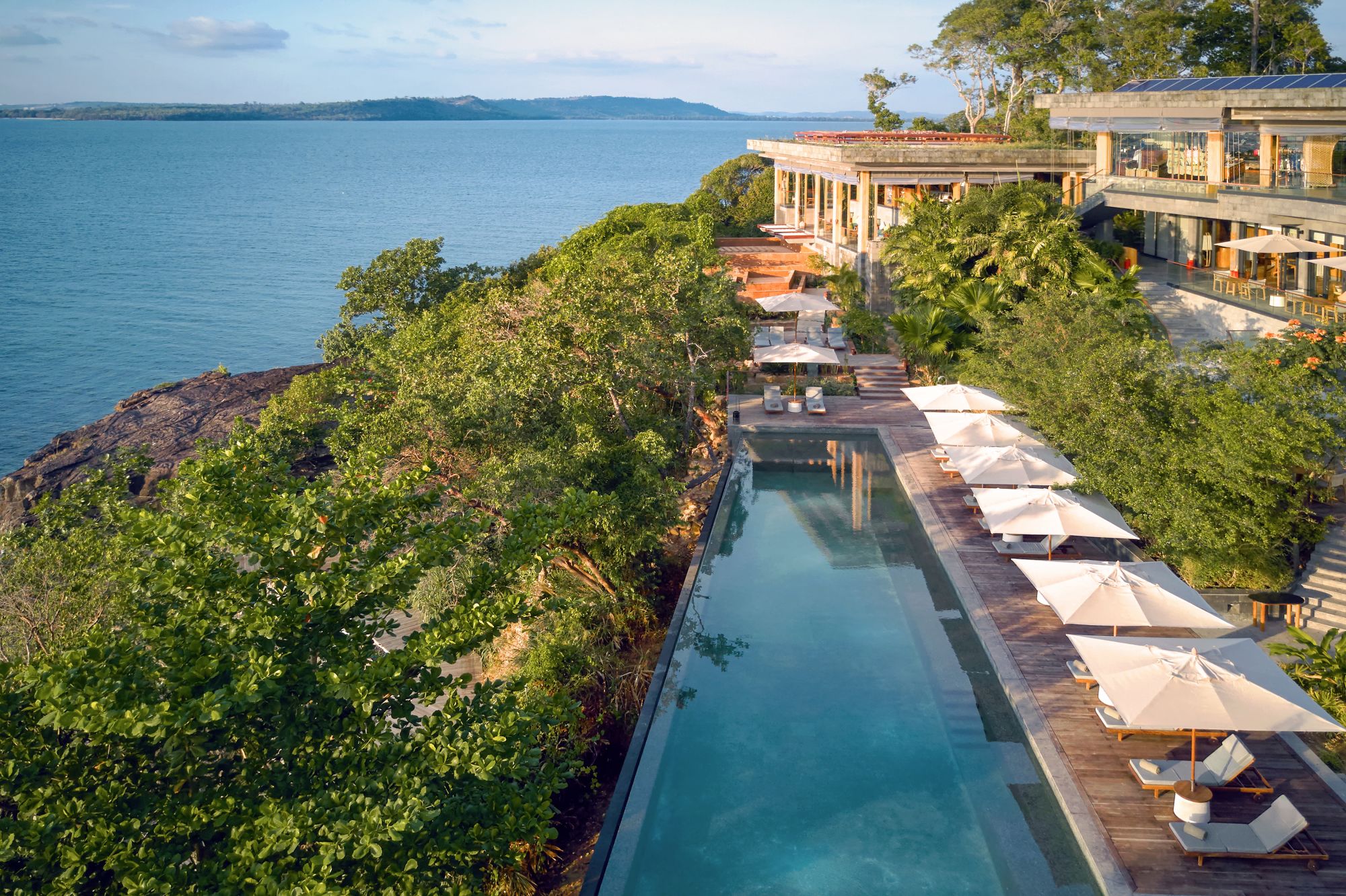 Six Senses Krabey Island in Koh Krabey: Aerial view of the main pool