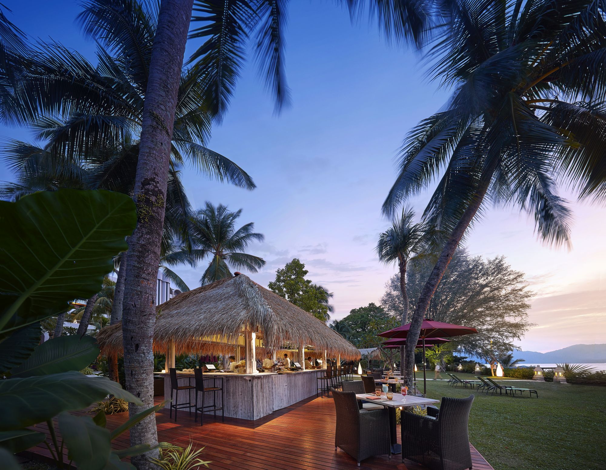 Parkroyal Penang Resort: beach: f&b: Sunset Bar