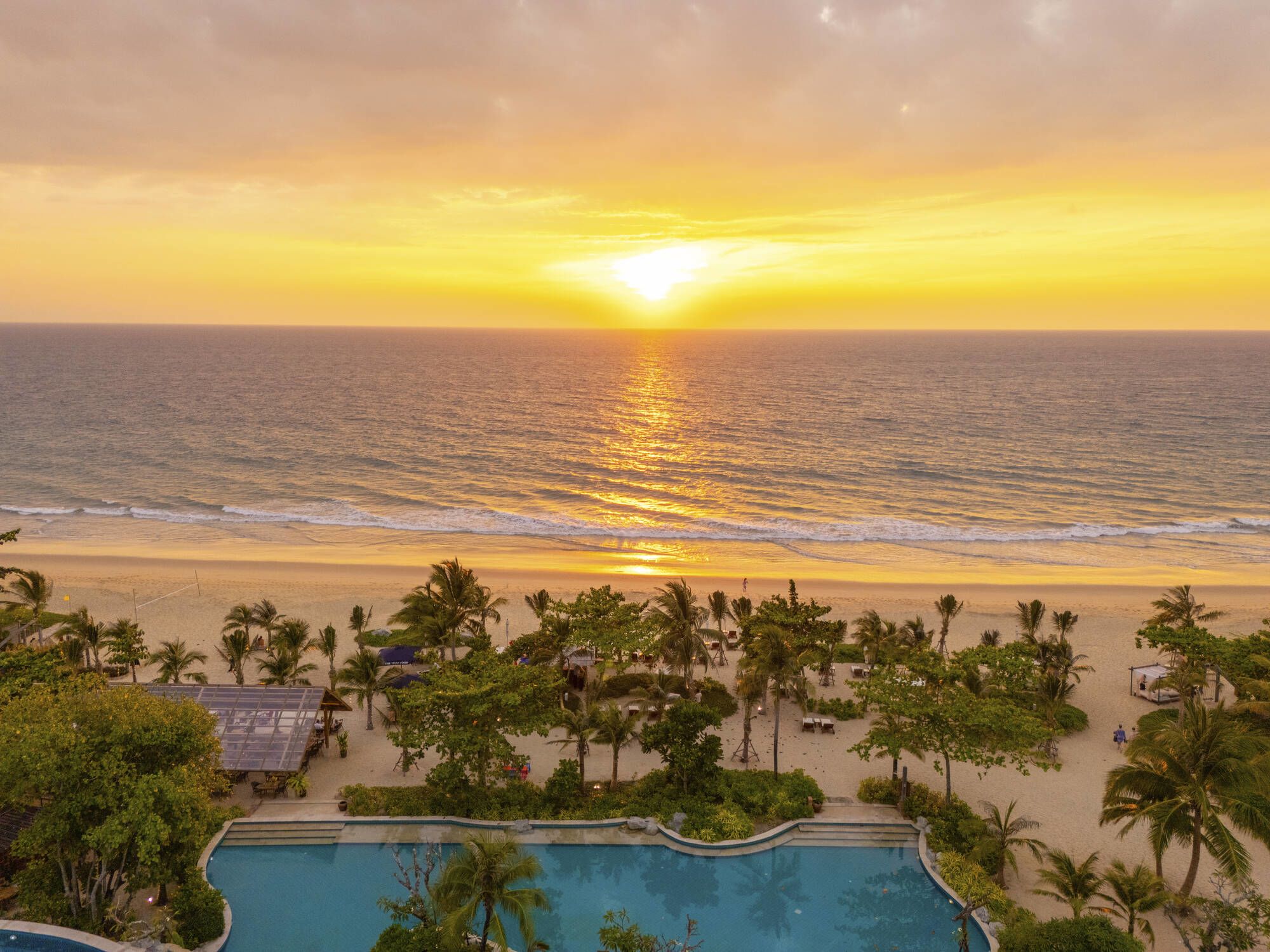 Santhiya Phuket Natai Resort & Spa: Sunset