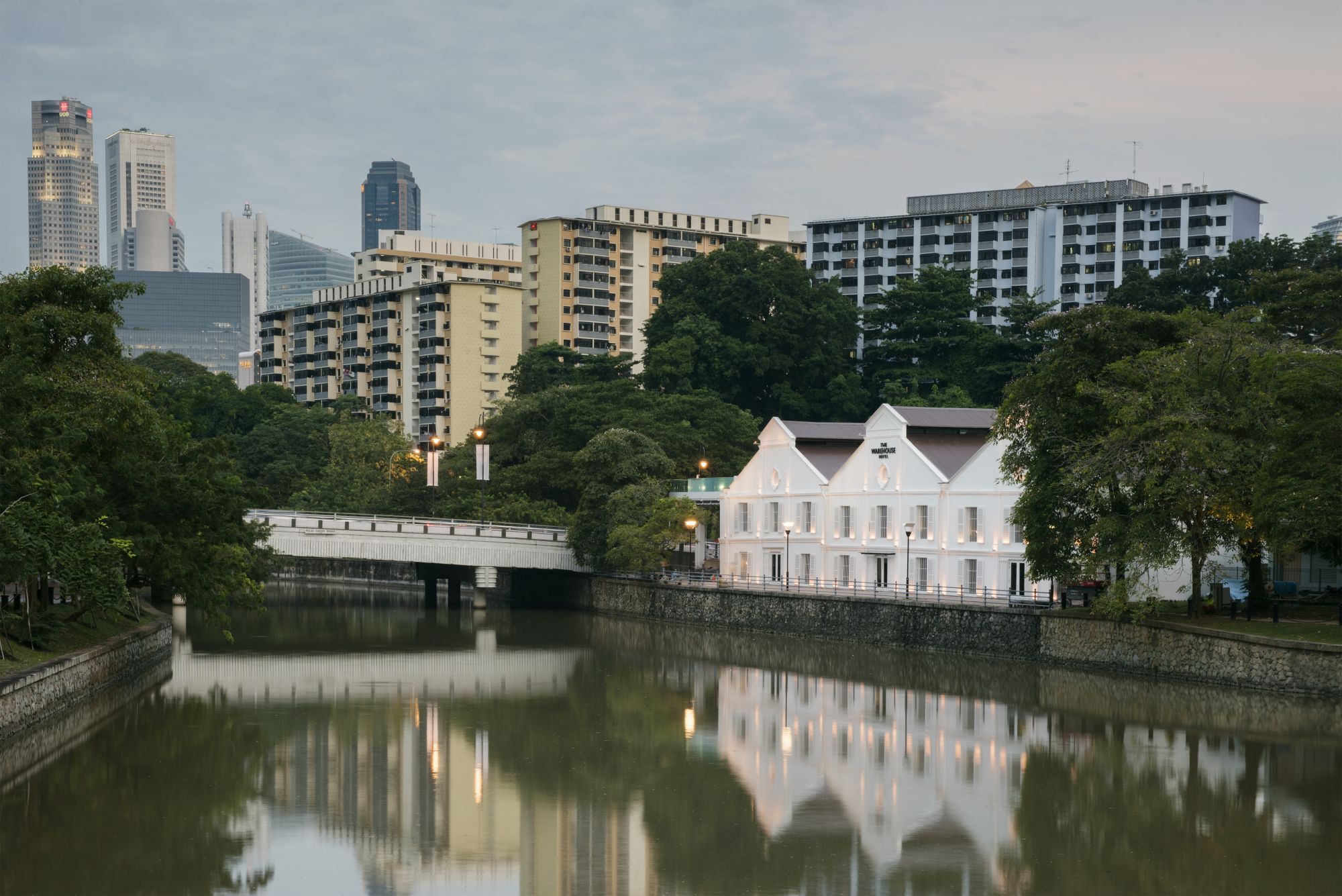 The Warehouse Hotel in Singapur: Evening River Facade