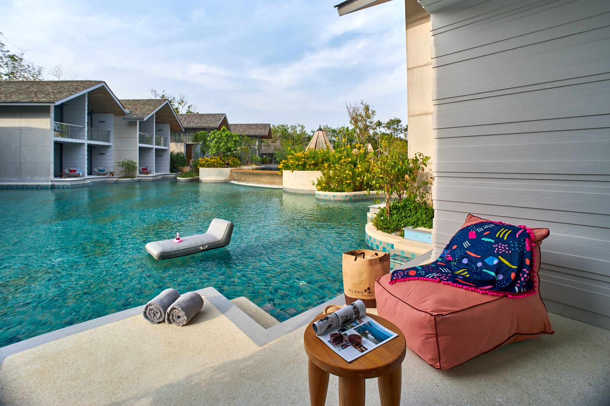 Island Escape by Burasari à Phuket: Deluxe Pool Access (Swim Zone)