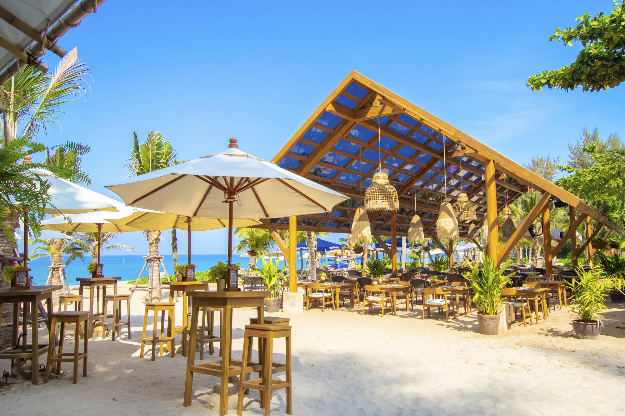 Santhiya Phuket Natai Resort & Spa: By The Sea Restaurant & Bar