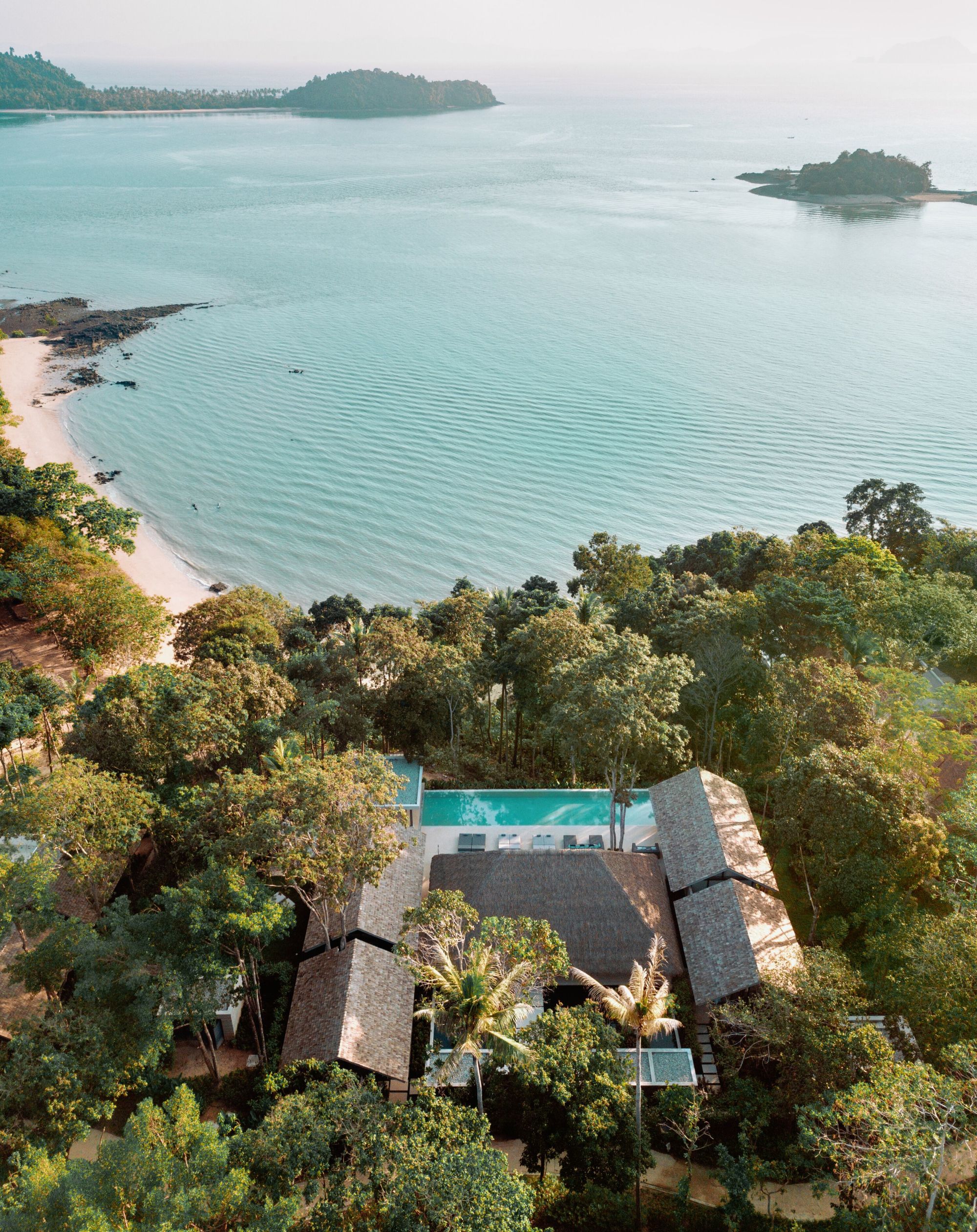 Island Escape by Burasari à Phuket: Bird Eyes View Four-Bedroom Oceanview Pool Villa