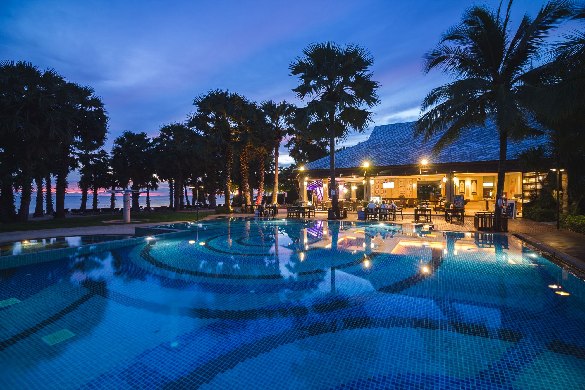 Ravindra Beach Resort & Spa in Pattaya: Reva Beach Restaurant
