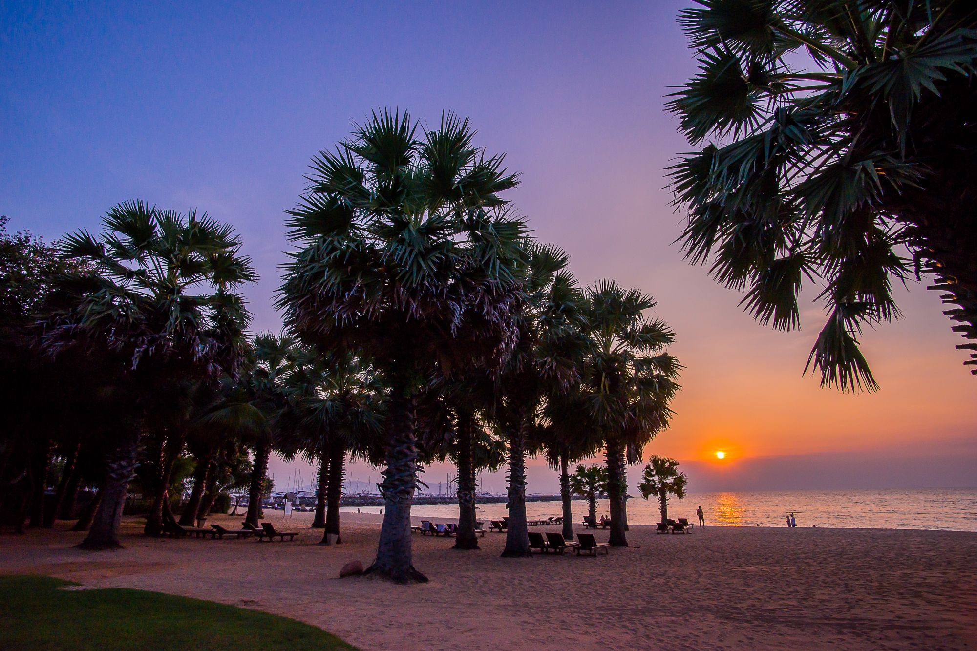 Ravindra Beach Resort & Spa in Pattaya: Sunset