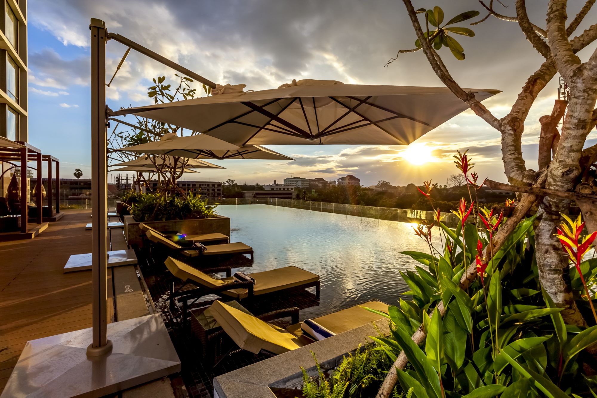 Crowne Plaza Vientiane: Swimming Pool