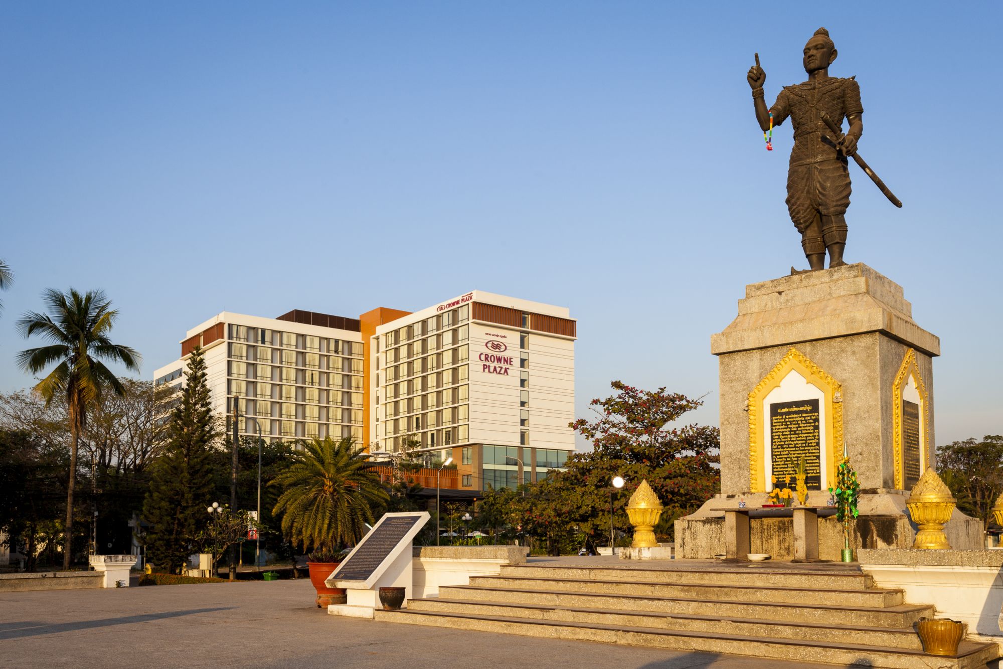 Crowne Plaza Vientiane: Hotel building