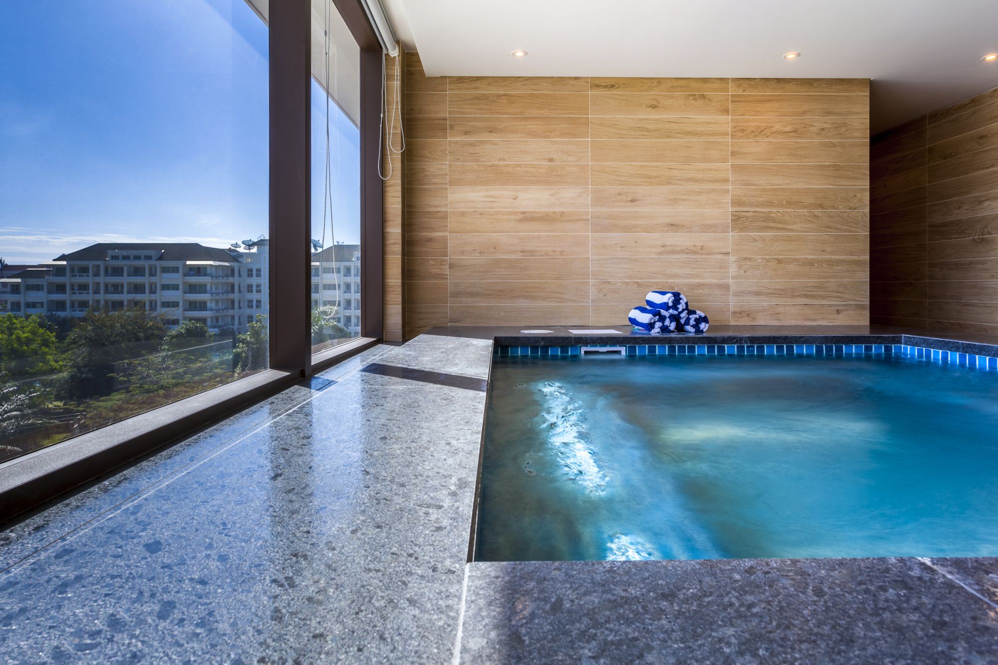 Crowne Plaza Vientiane: Jacuzzi