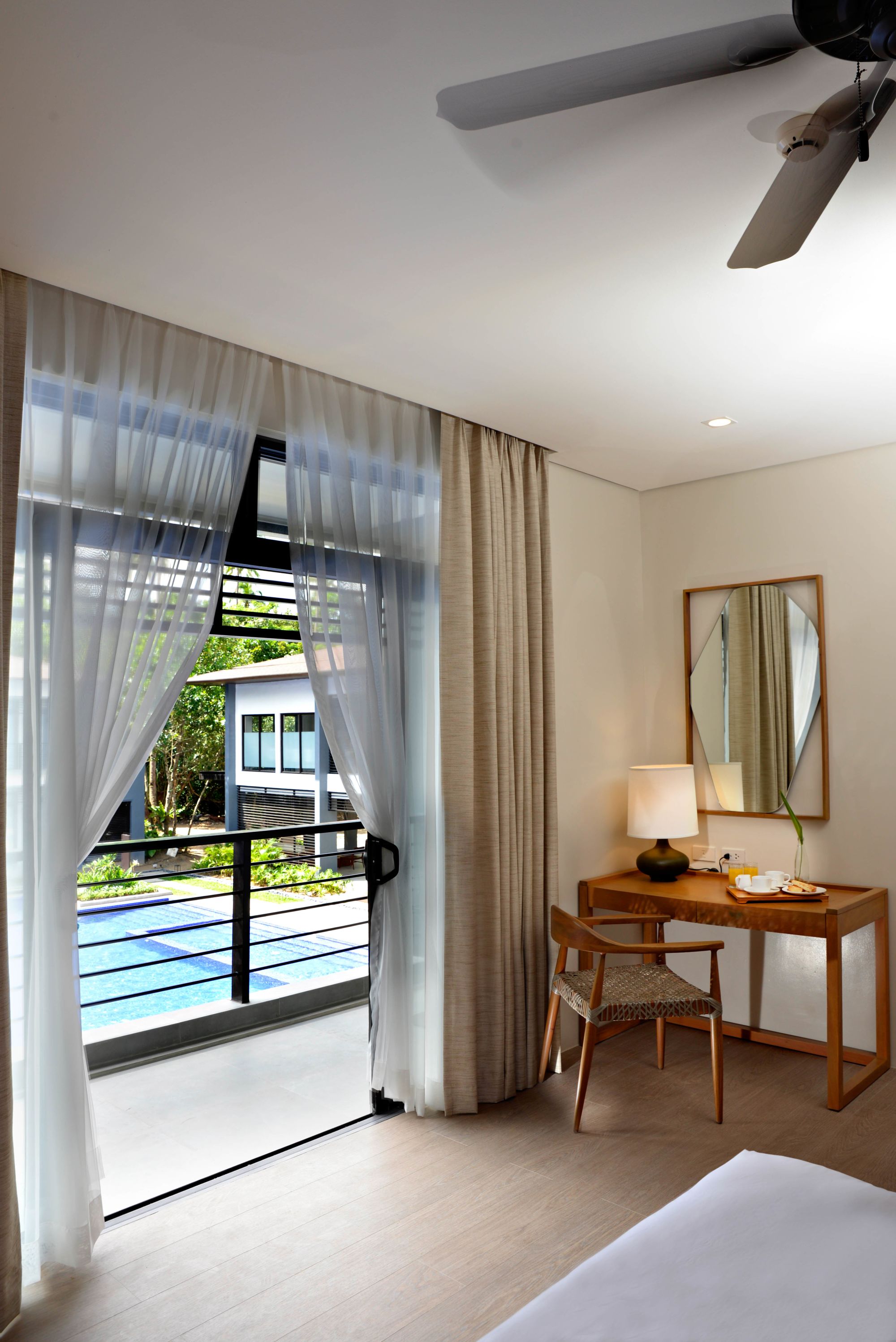 Huni Lio in Palawan: Deluxe Pool View