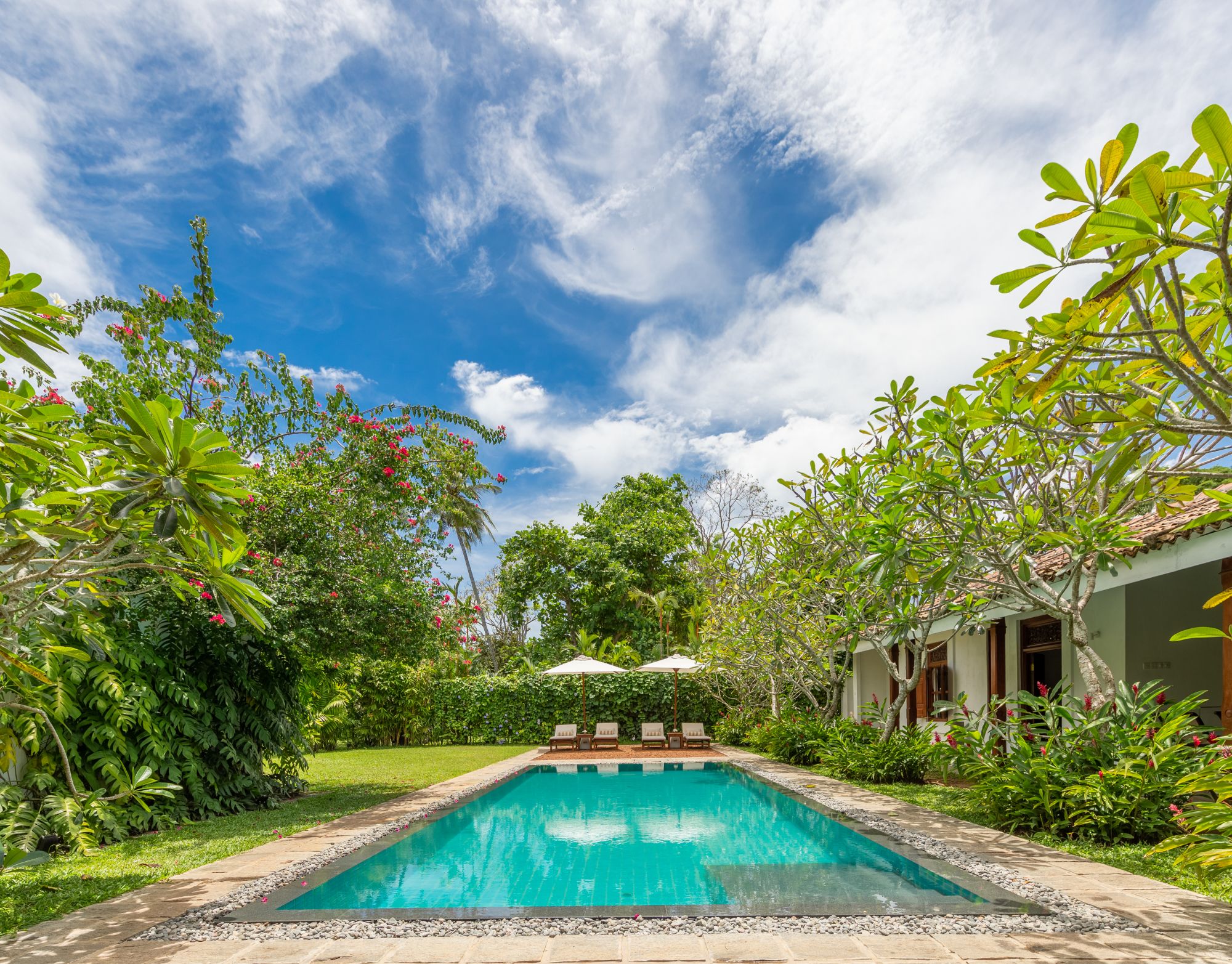 Nyne Hotels - Rock Villa à Bentota: Pool Suite | Common Area