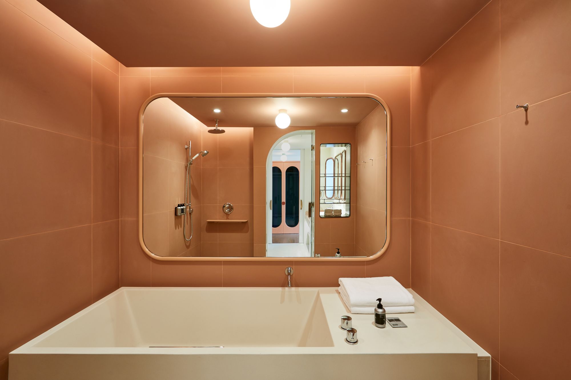 The Standard, Bangkok Mahanakhon: Standard King | Bathroom
