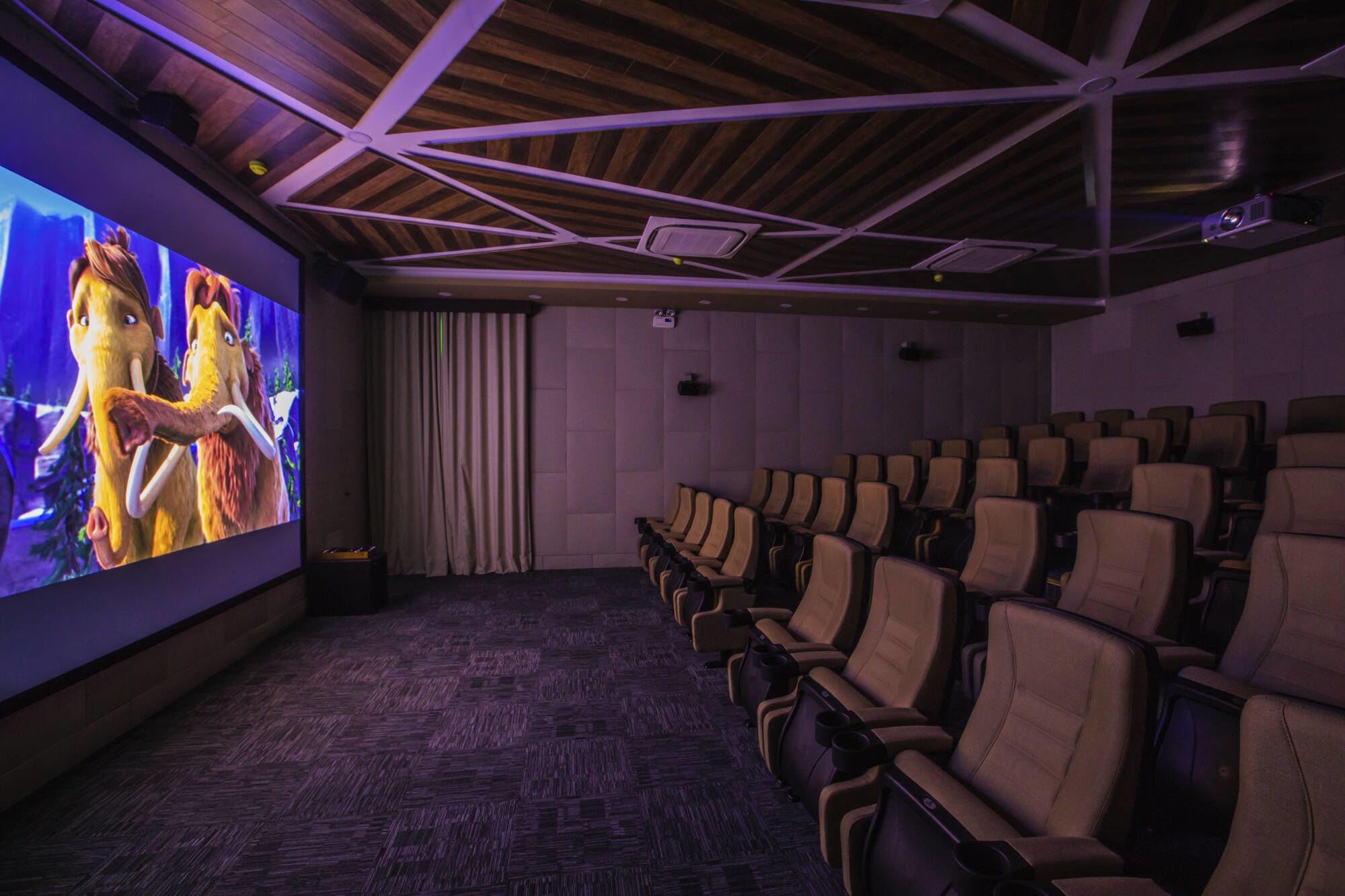 The Anam Cam Ranh à Nha Trang: 3D Cinema