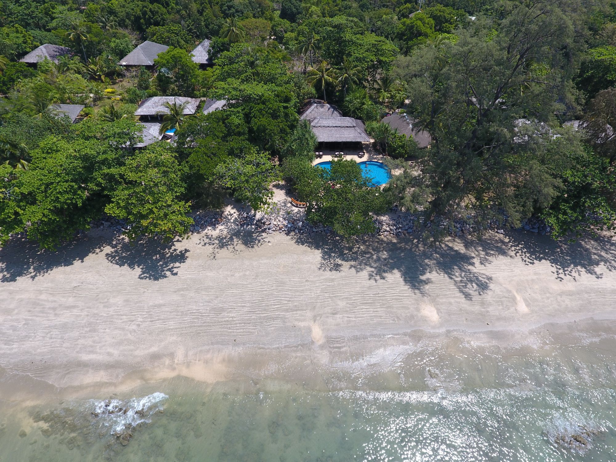 Koh Jum Beach Villas à Ko Jum: Drone View of Villa Area